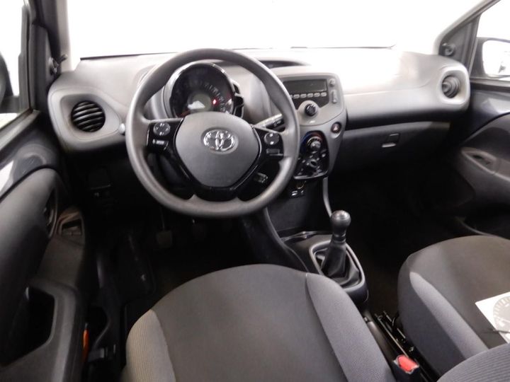 Photo 2 VIN: JTDKGNEC20N280382 - TOYOTA AYGO 