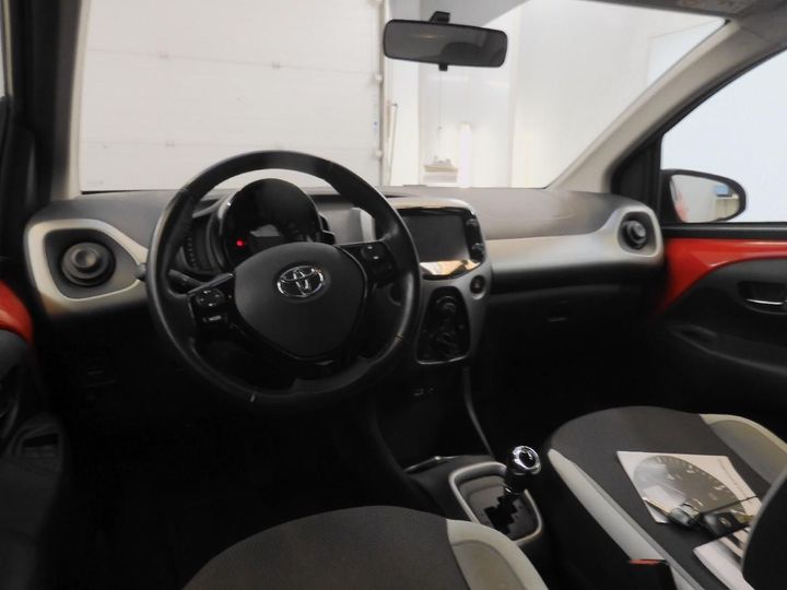 Photo 3 VIN: JTDKGNEC20N322811 - TOYOTA AYGO 