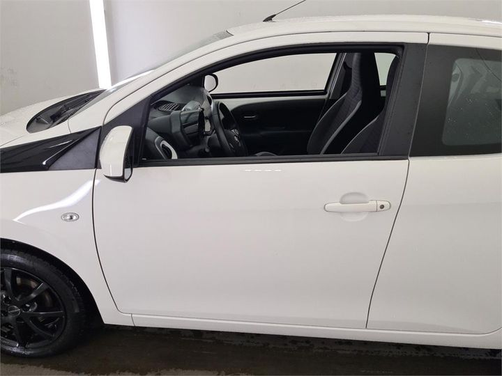 Photo 13 VIN: JTDKGNEC20N356327 - TOYOTA AYGO 