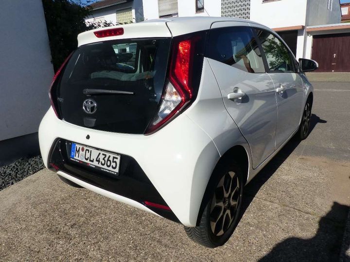 Photo 2 VIN: JTDKGNEC20N489573 - TOYOTA AYGO 