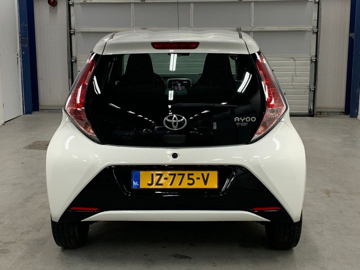 Photo 12 VIN: JTDKGNEC30N175107 - TOYOTA AYGO 