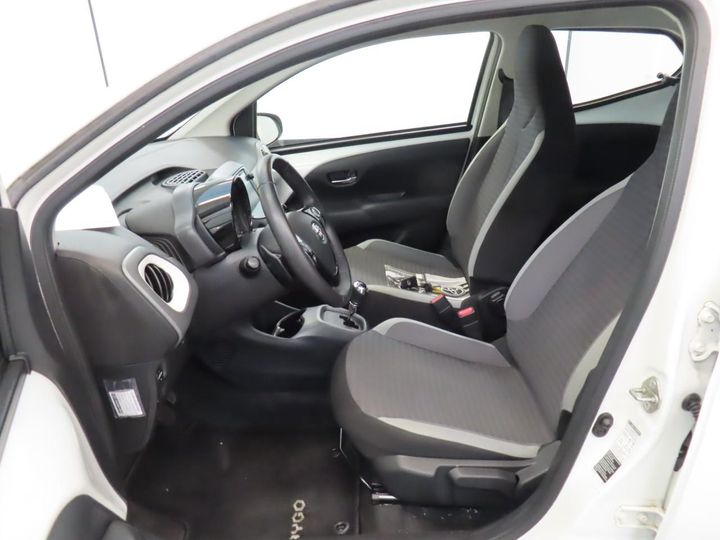 Photo 4 VIN: JTDKGNEC30N529756 - TOYOTA AYGO 