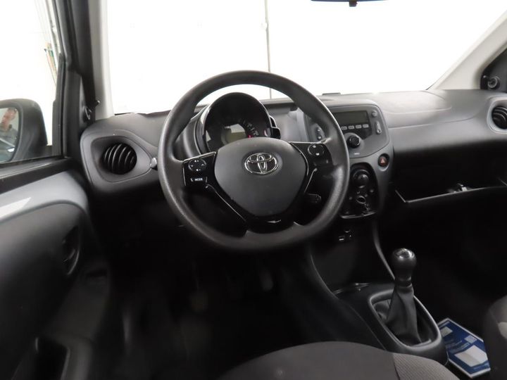 Photo 2 VIN: JTDKGNEC50N623203 - TOYOTA AYGO 