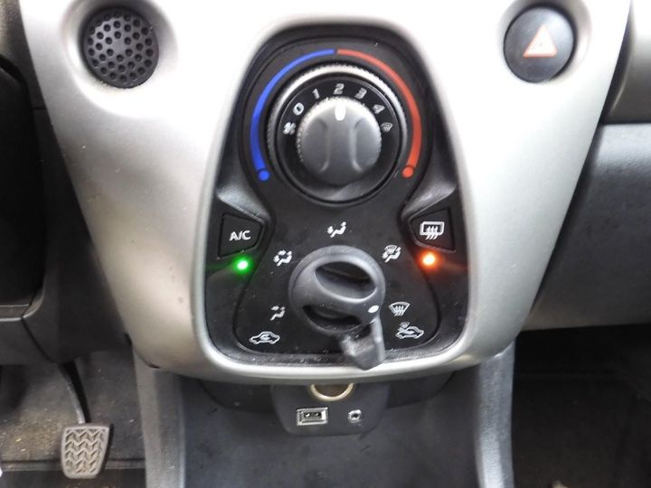 Photo 12 VIN: JTDKGNEC70N194744 - TOYOTA AYGO 