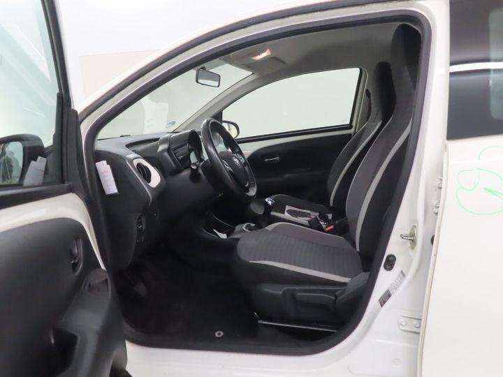 Photo 4 VIN: JTDKGNEC70N460537 - TOYOTA AYGO 