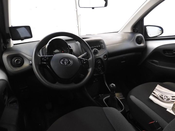 Photo 2 VIN: JTDKGNEC90N285885 - TOYOTA AYGO 