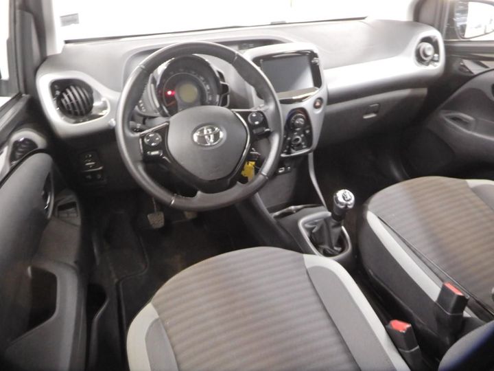 Photo 9 VIN: JTDKGNECX0N360500 - TOYOTA AYGO 