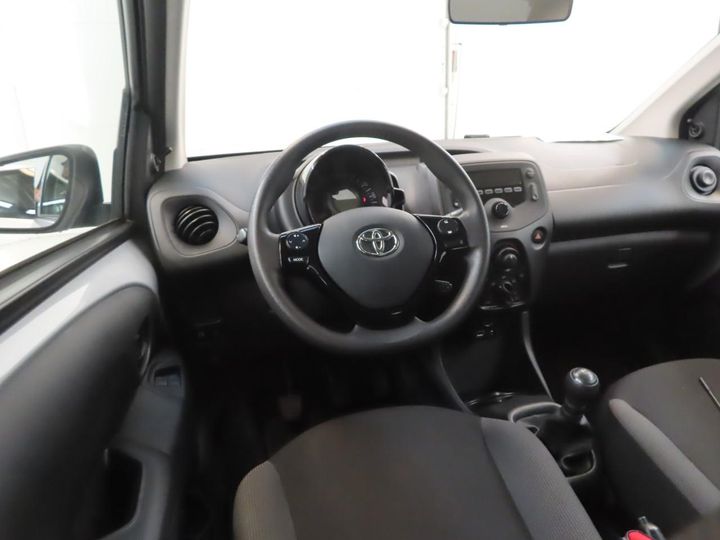 Photo 2 VIN: JTDKGNECX0N627229 - TOYOTA AYGO 