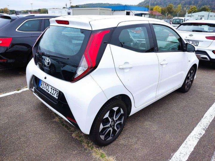 Photo 2 VIN: JTDKGNECX0N646881 - TOYOTA AYGO 