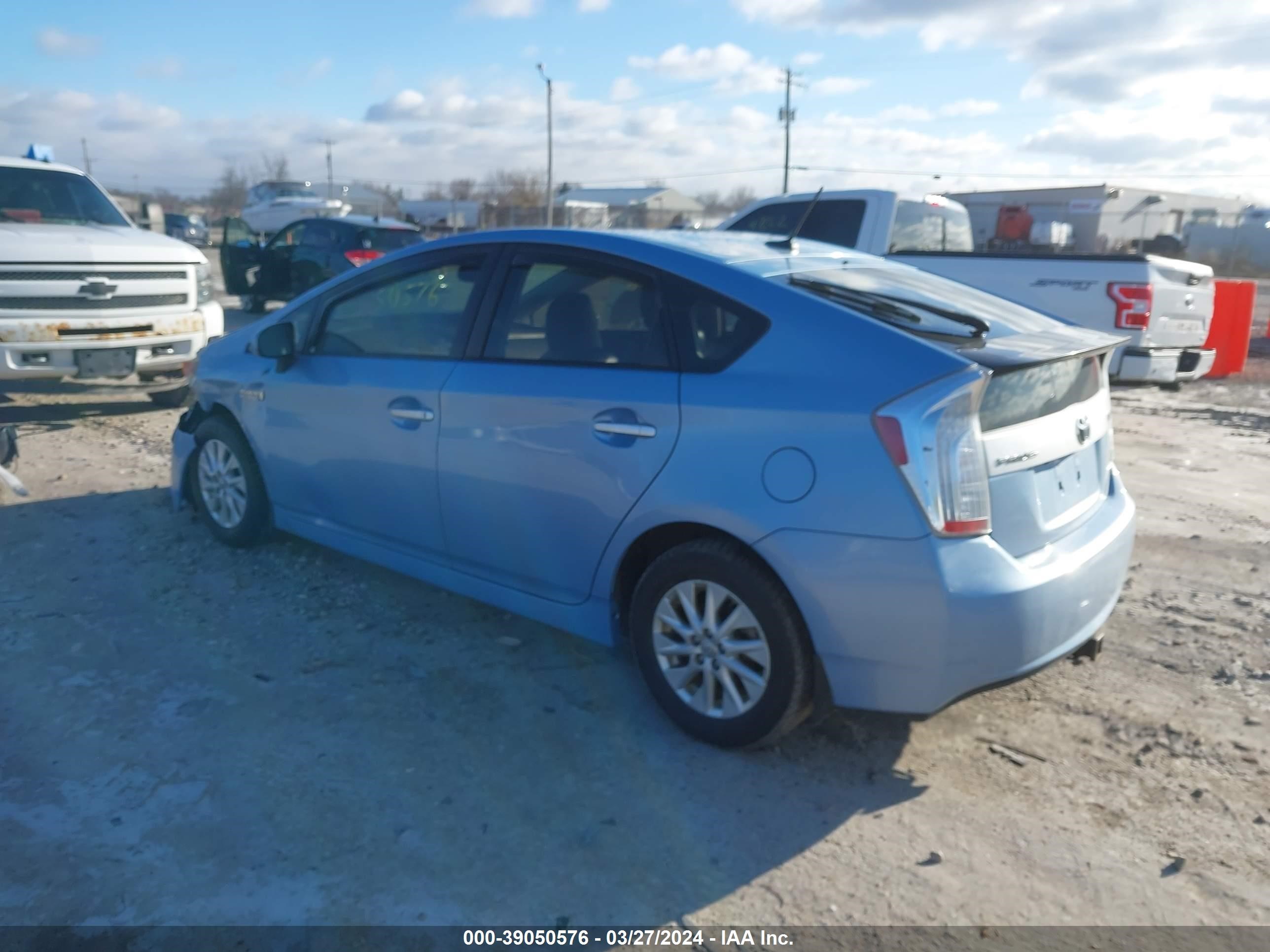 Photo 2 VIN: JTDKN3DP0C3025003 - TOYOTA PRIUS 