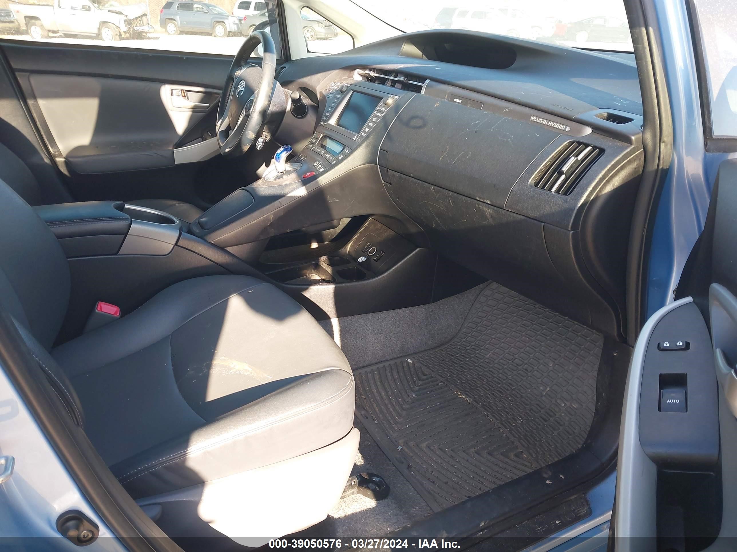 Photo 4 VIN: JTDKN3DP0C3025003 - TOYOTA PRIUS 