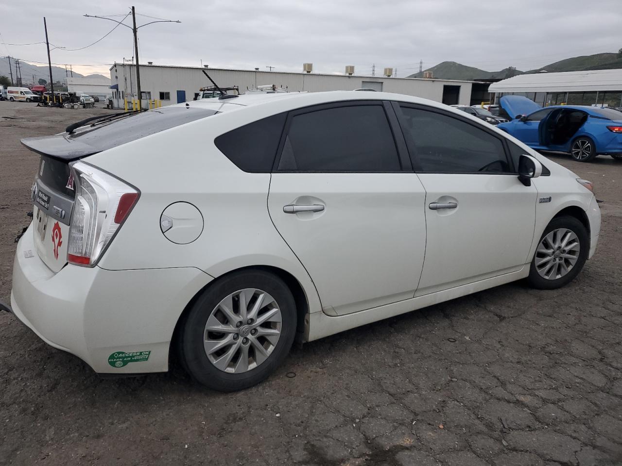 Photo 2 VIN: JTDKN3DP0E3051989 - TOYOTA PRIUS 