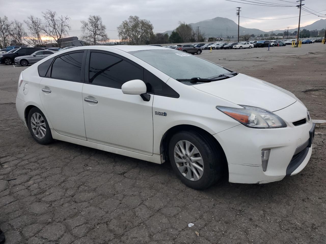 Photo 3 VIN: JTDKN3DP0E3051989 - TOYOTA PRIUS 