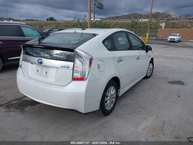 Photo 3 VIN: JTDKN3DP0F3069328 - TOYOTA PRIUS PLUG-IN 