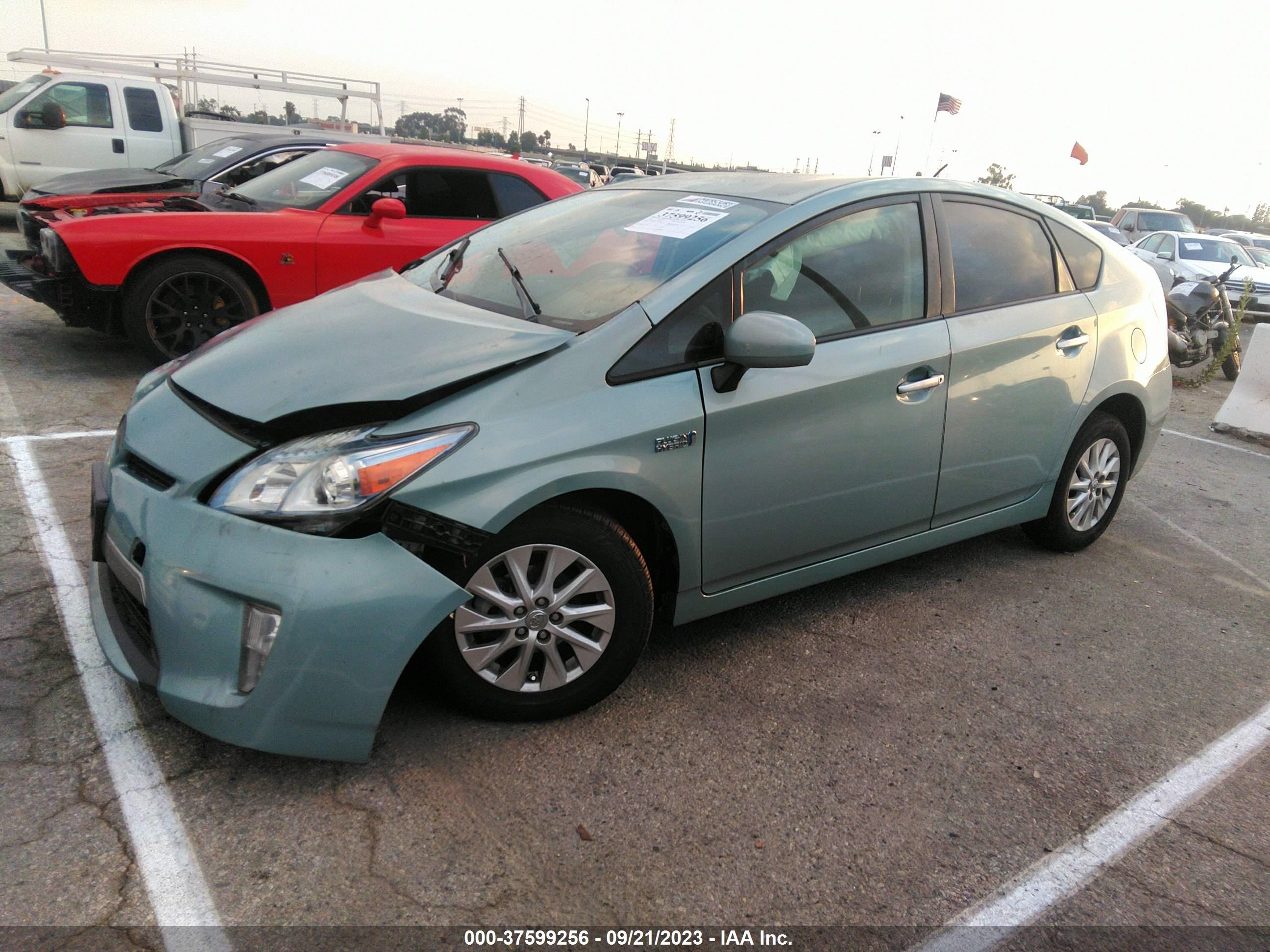 Photo 1 VIN: JTDKN3DP1E3051970 - TOYOTA PRIUS 