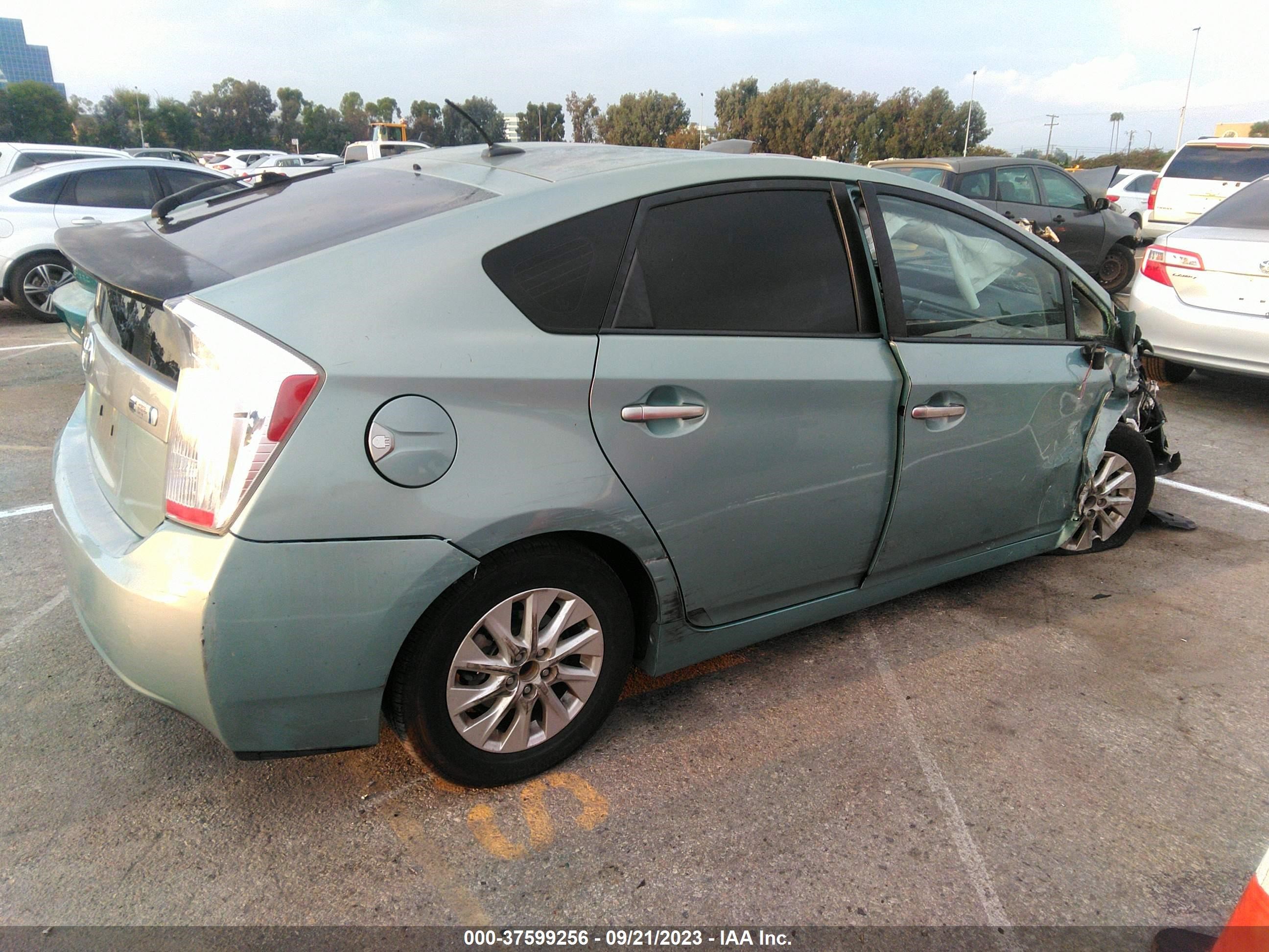 Photo 3 VIN: JTDKN3DP1E3051970 - TOYOTA PRIUS 