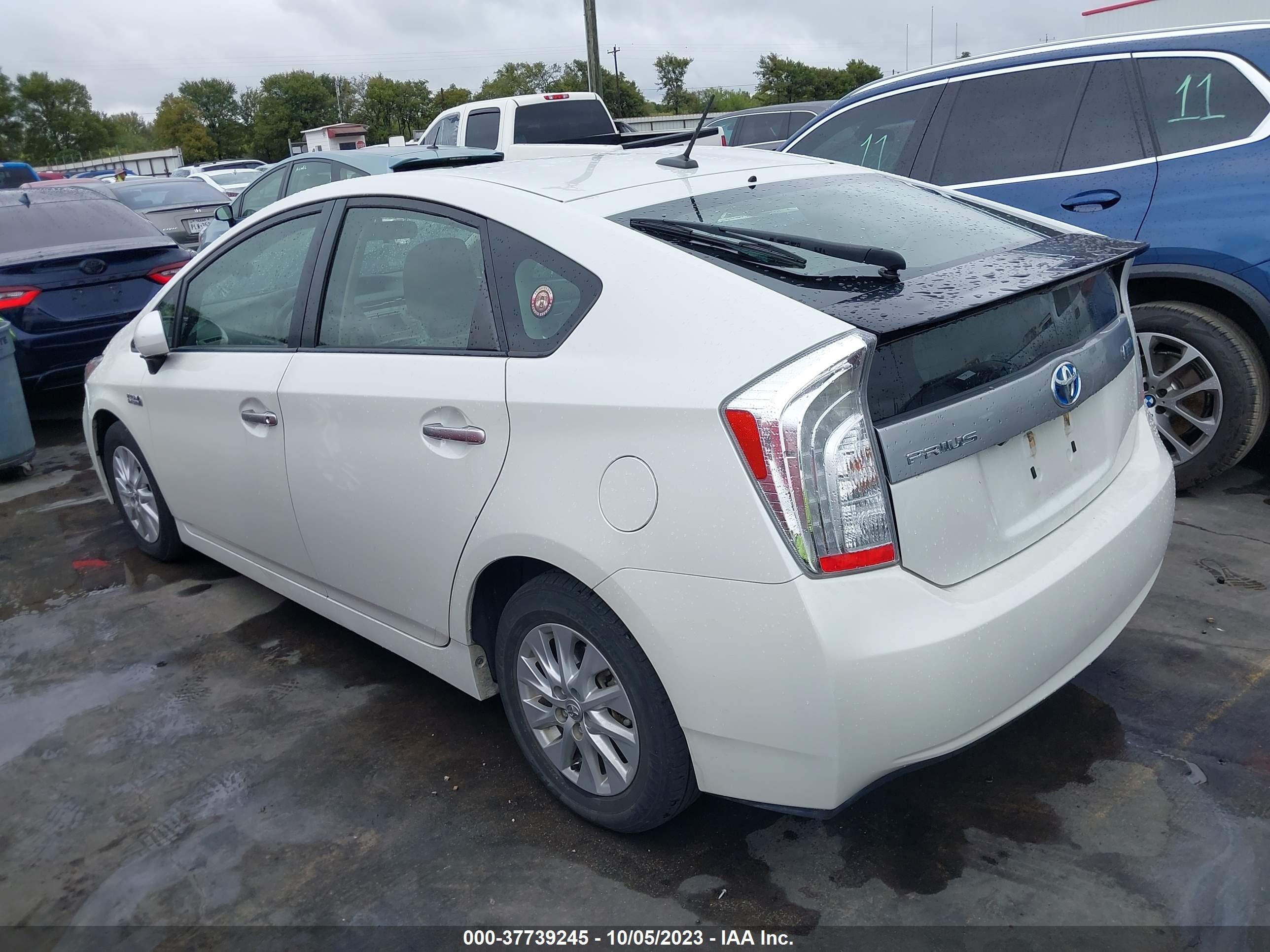 Photo 2 VIN: JTDKN3DP3E3062761 - TOYOTA PRIUS 