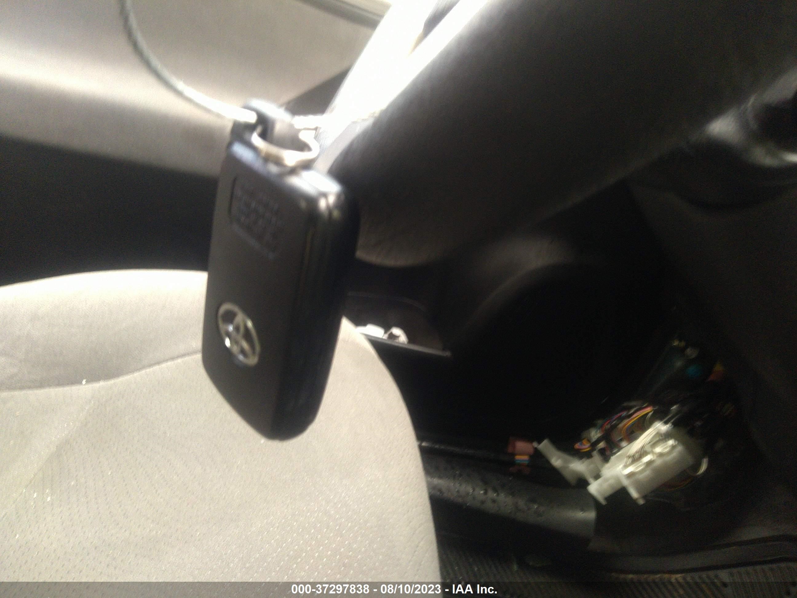 Photo 10 VIN: JTDKN3DP5D3047726 - TOYOTA PRIUS 