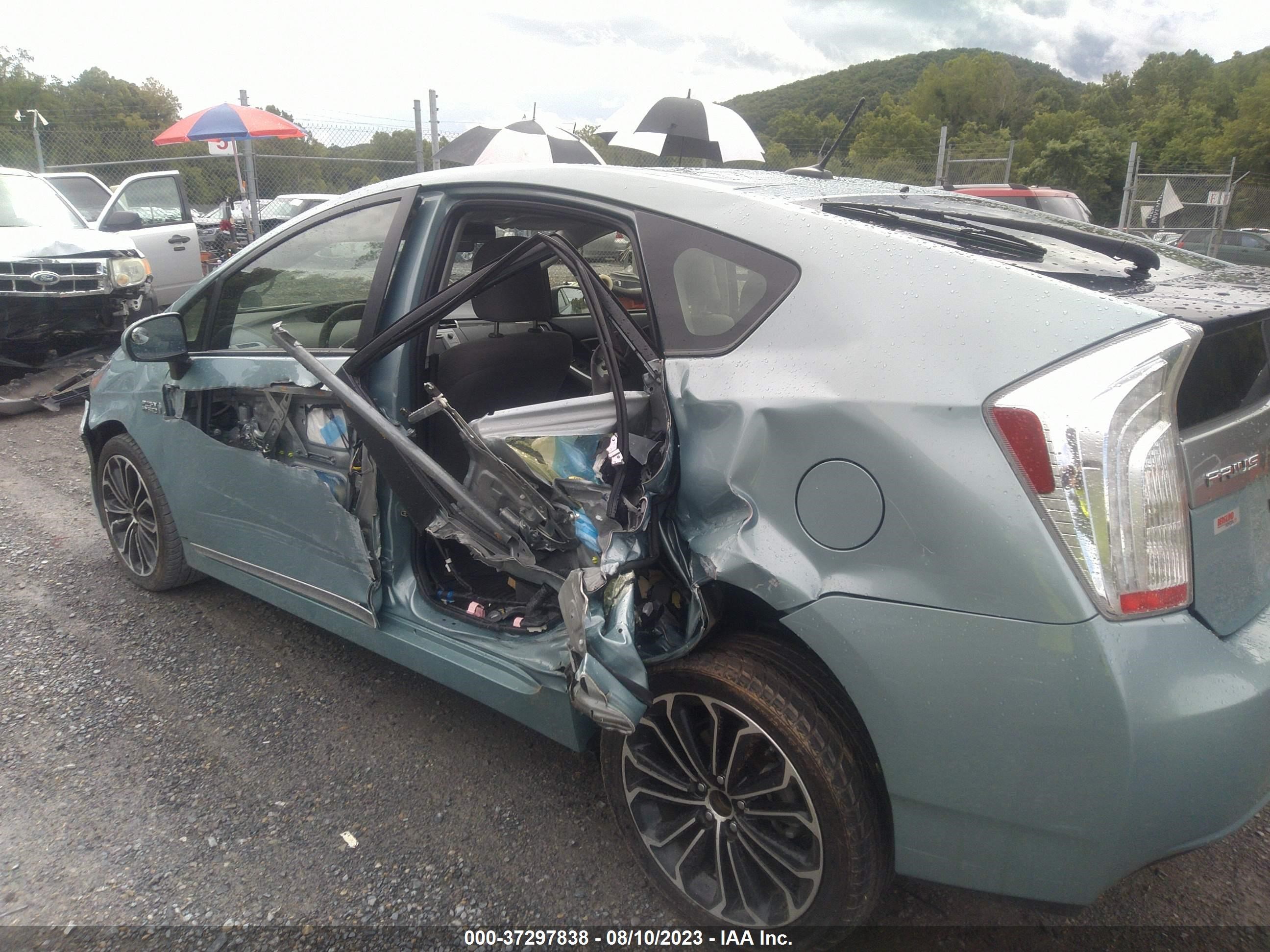 Photo 2 VIN: JTDKN3DP5D3047726 - TOYOTA PRIUS 