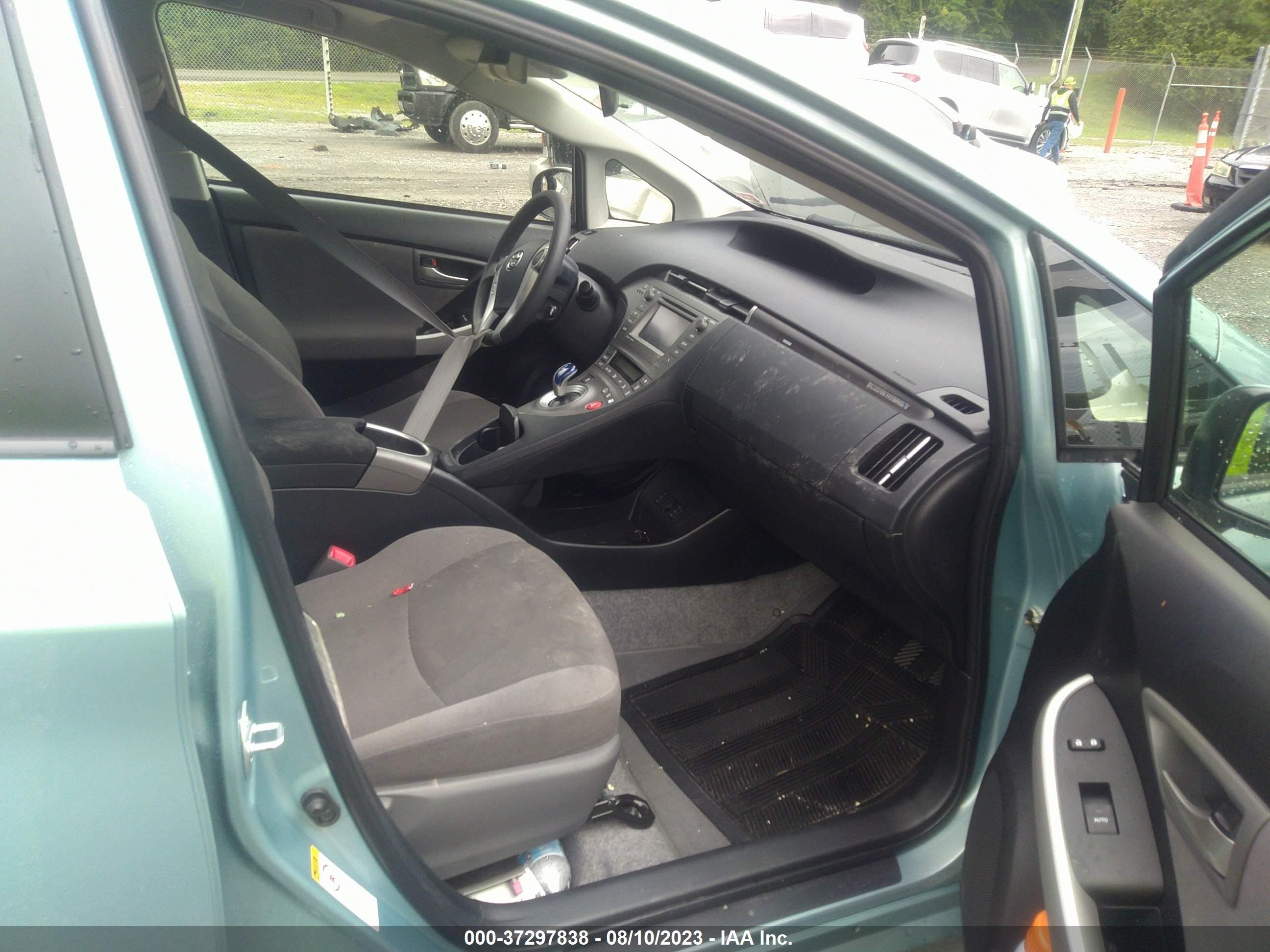 Photo 4 VIN: JTDKN3DP5D3047726 - TOYOTA PRIUS 