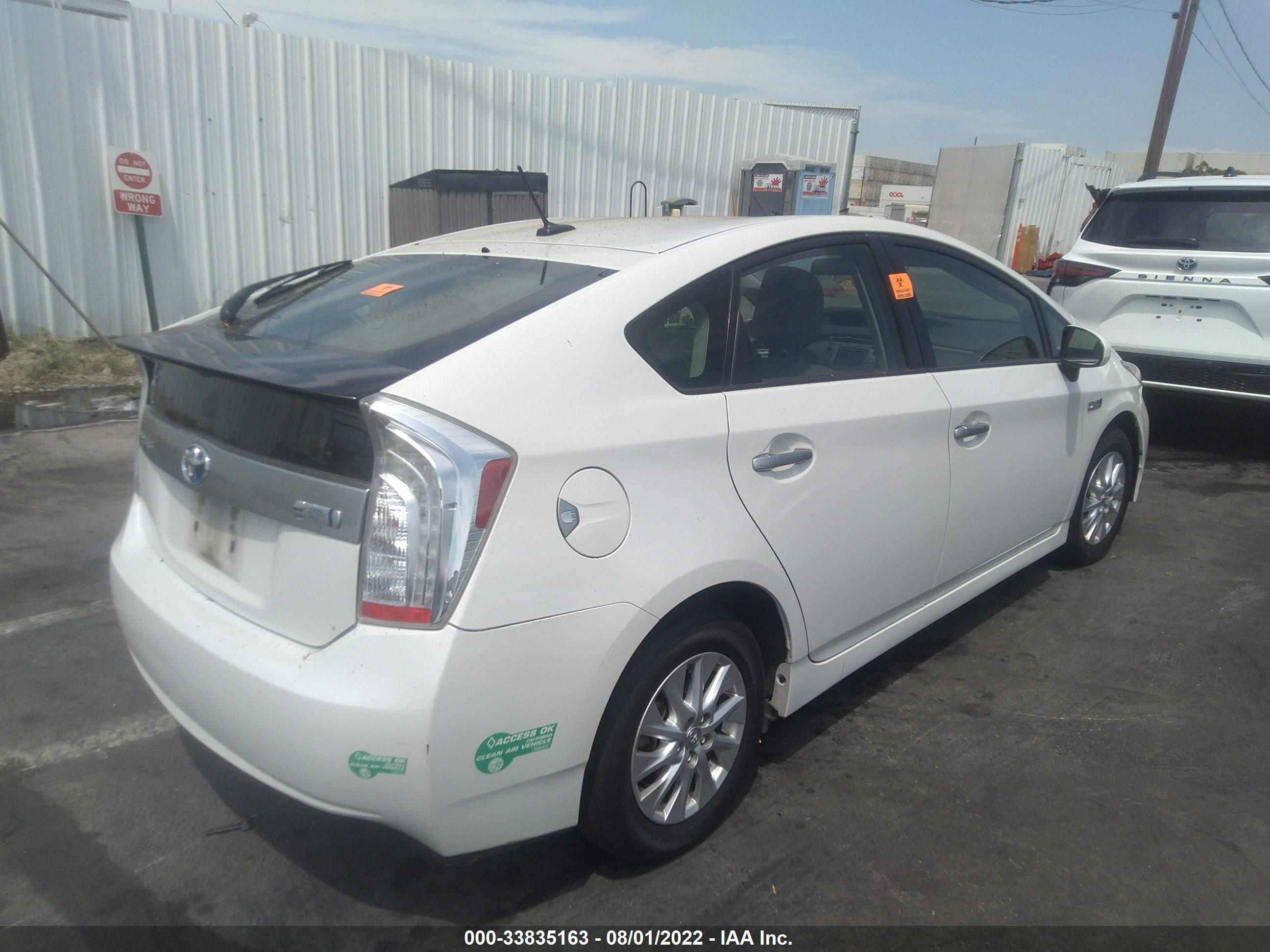 Photo 3 VIN: JTDKN3DP5F3071673 - TOYOTA PRIUS 