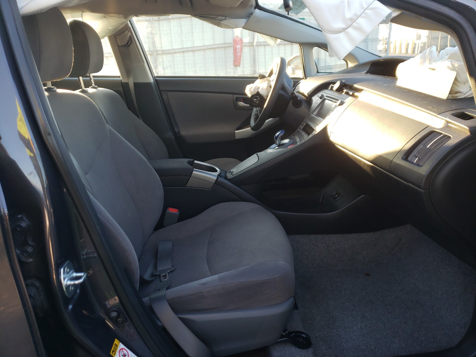 Photo 4 VIN: JTDKN3DP6F3073772 - TOYOTA PRIUS 