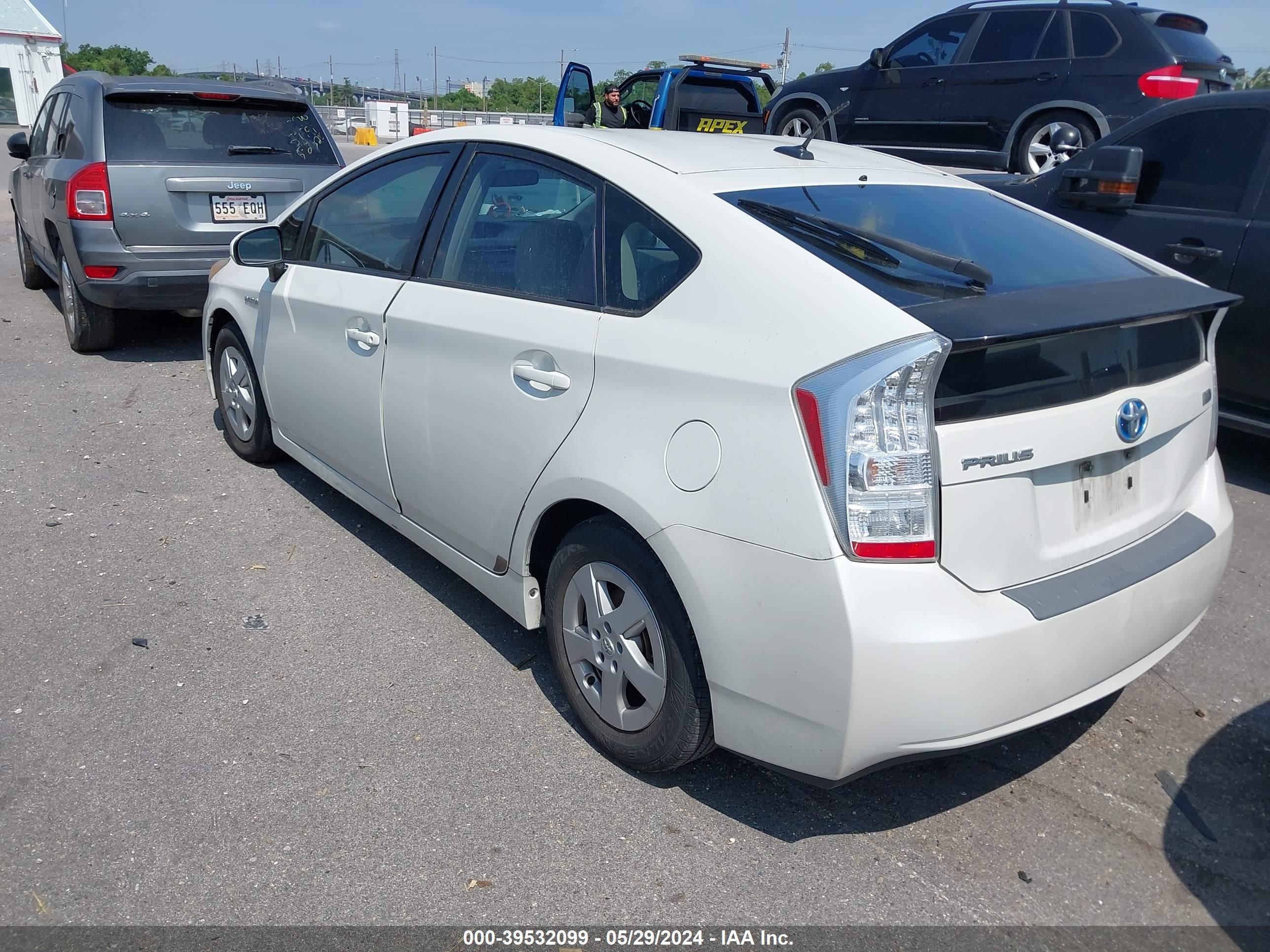 Photo 2 VIN: JTDKN3DU0B1413039 - TOYOTA PRIUS 