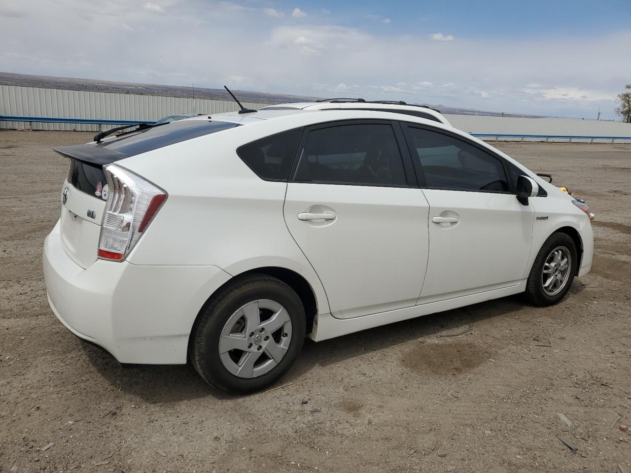 Photo 2 VIN: JTDKN3DU0B1415826 - TOYOTA PRIUS 