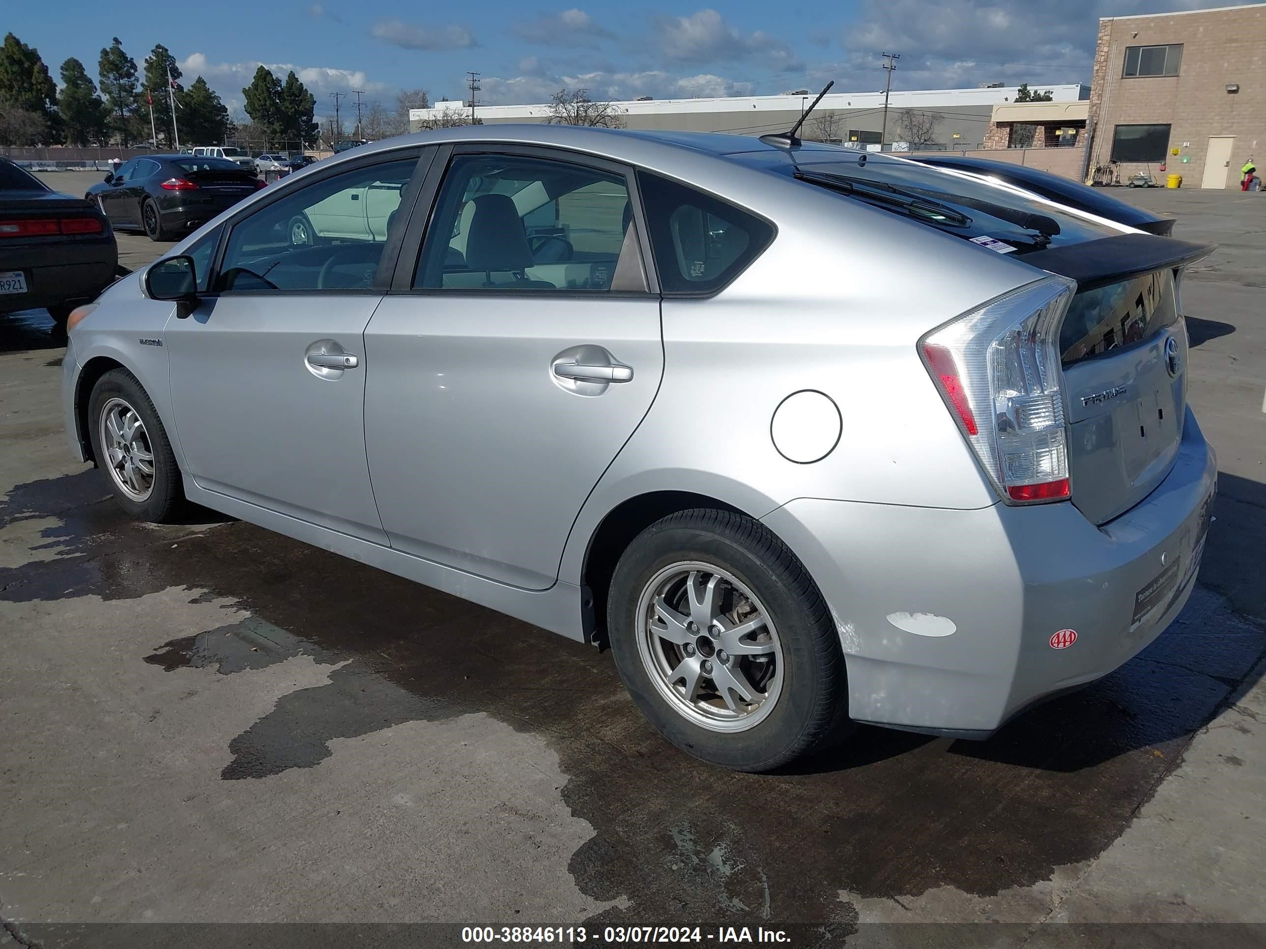 Photo 2 VIN: JTDKN3DU0B1421982 - TOYOTA PRIUS 