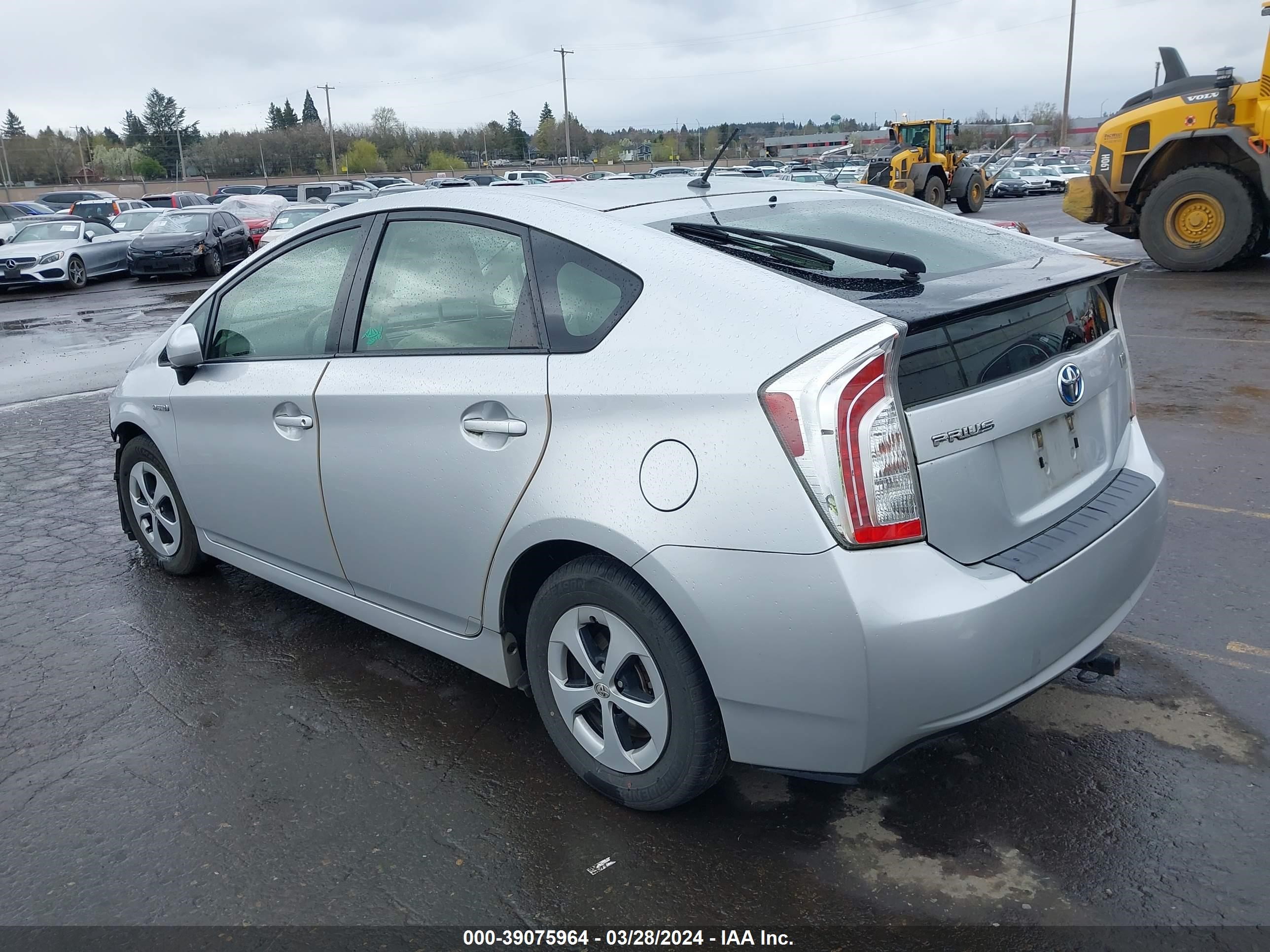 Photo 2 VIN: JTDKN3DU0C5422415 - TOYOTA PRIUS 