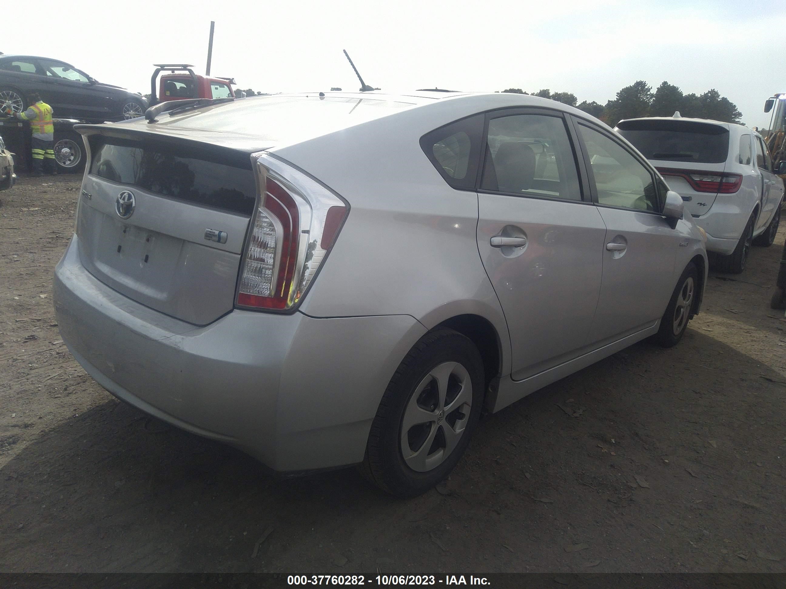 Photo 3 VIN: JTDKN3DU0C5469590 - TOYOTA PRIUS 