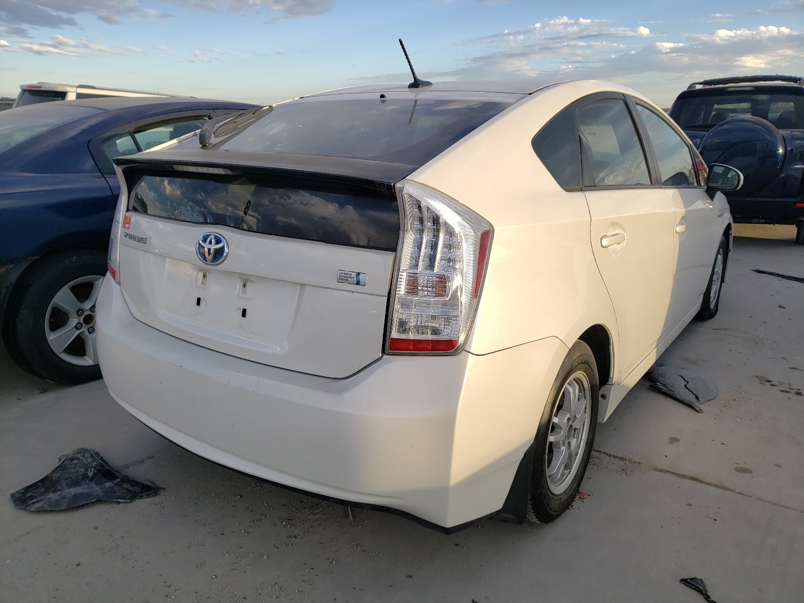 Photo 3 VIN: JTDKN3DU1A5228053 - TOYOTA PRIUS 