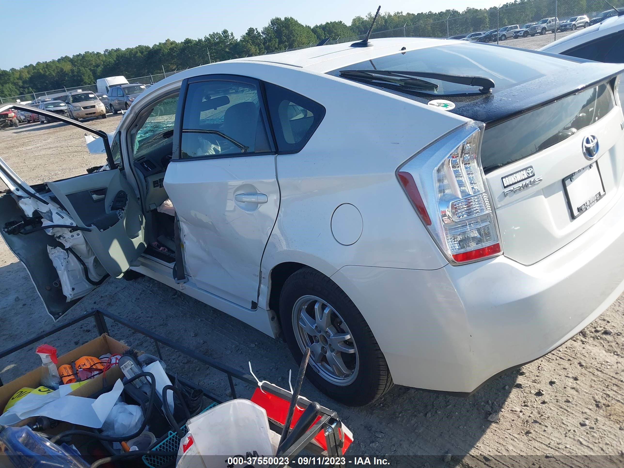 Photo 2 VIN: JTDKN3DU1B0328930 - TOYOTA PRIUS 