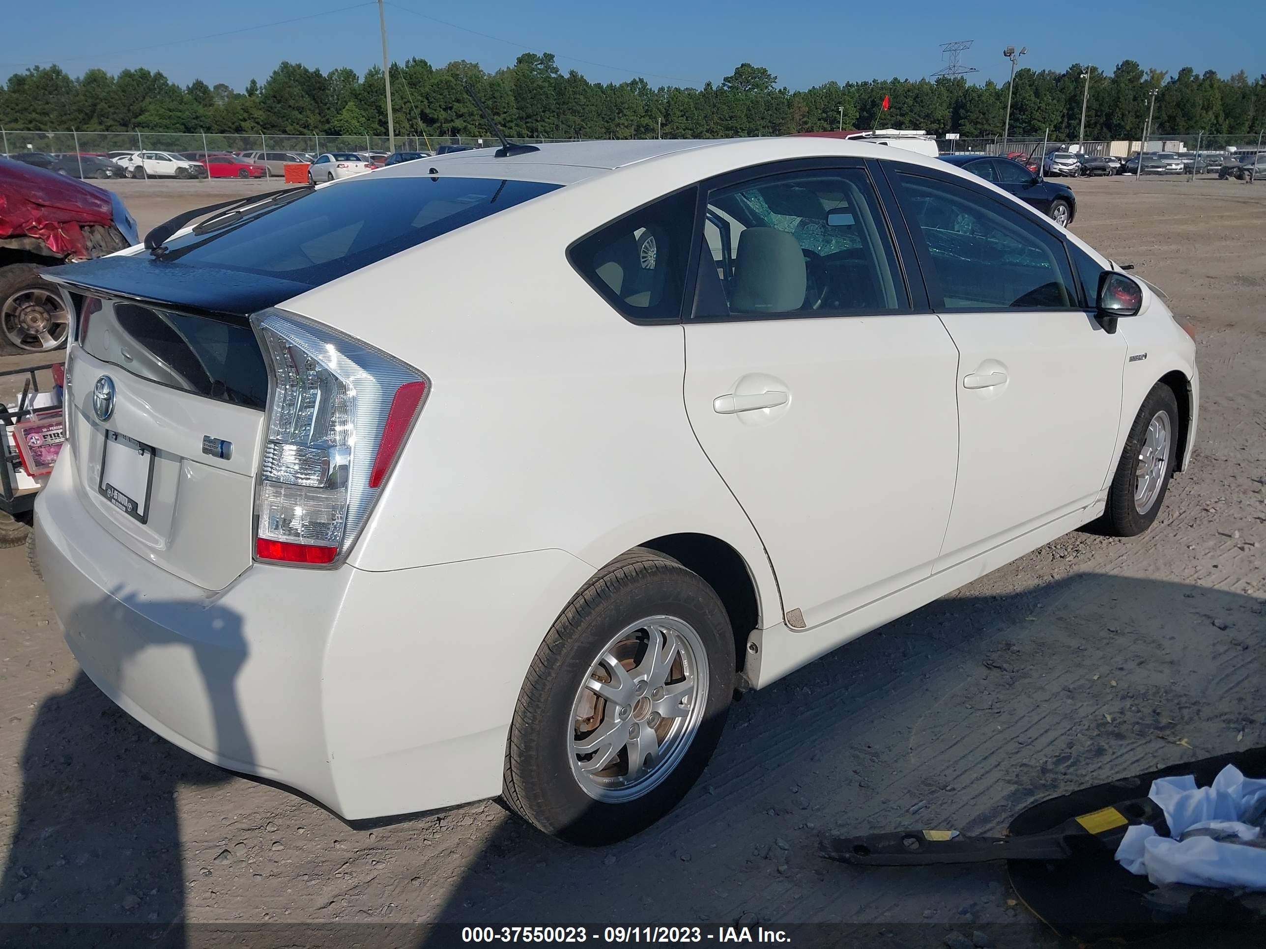 Photo 3 VIN: JTDKN3DU1B0328930 - TOYOTA PRIUS 