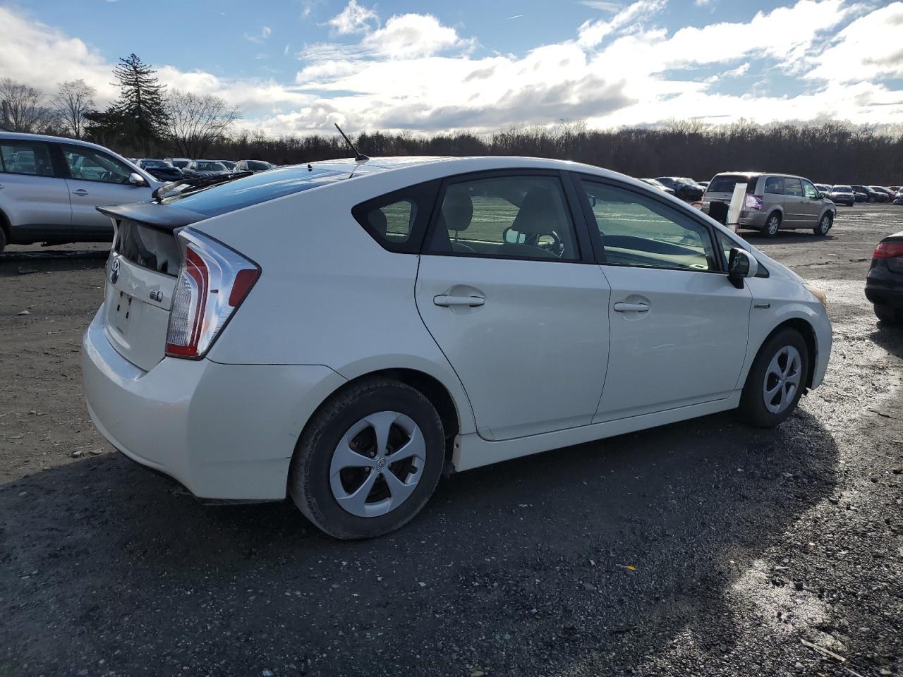 Photo 3 VIN: JTDKN3DU1C1608701 - TOYOTA PRIUS 