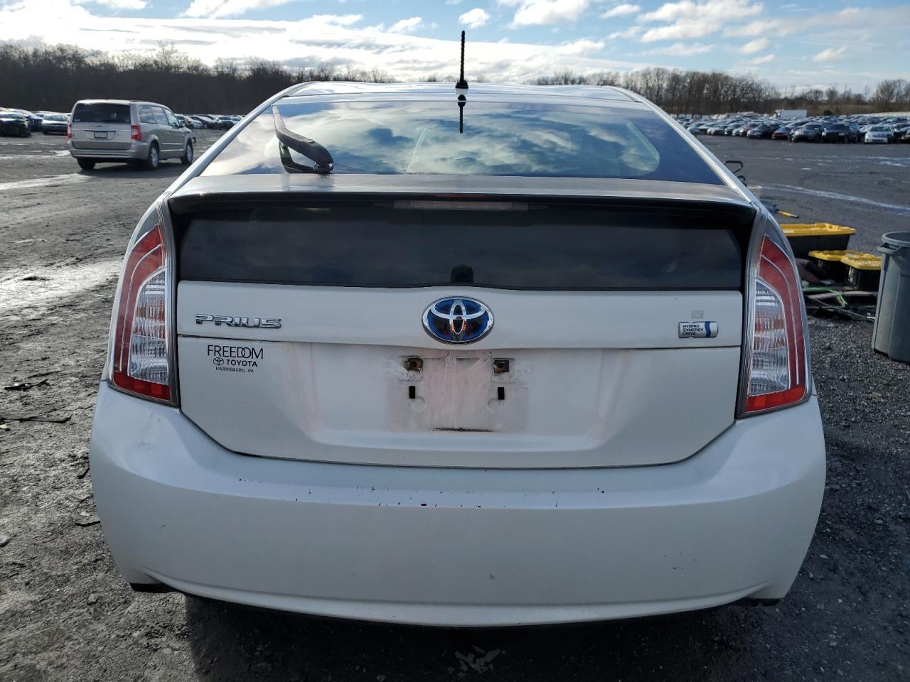 Photo 6 VIN: JTDKN3DU1C1608701 - TOYOTA PRIUS 