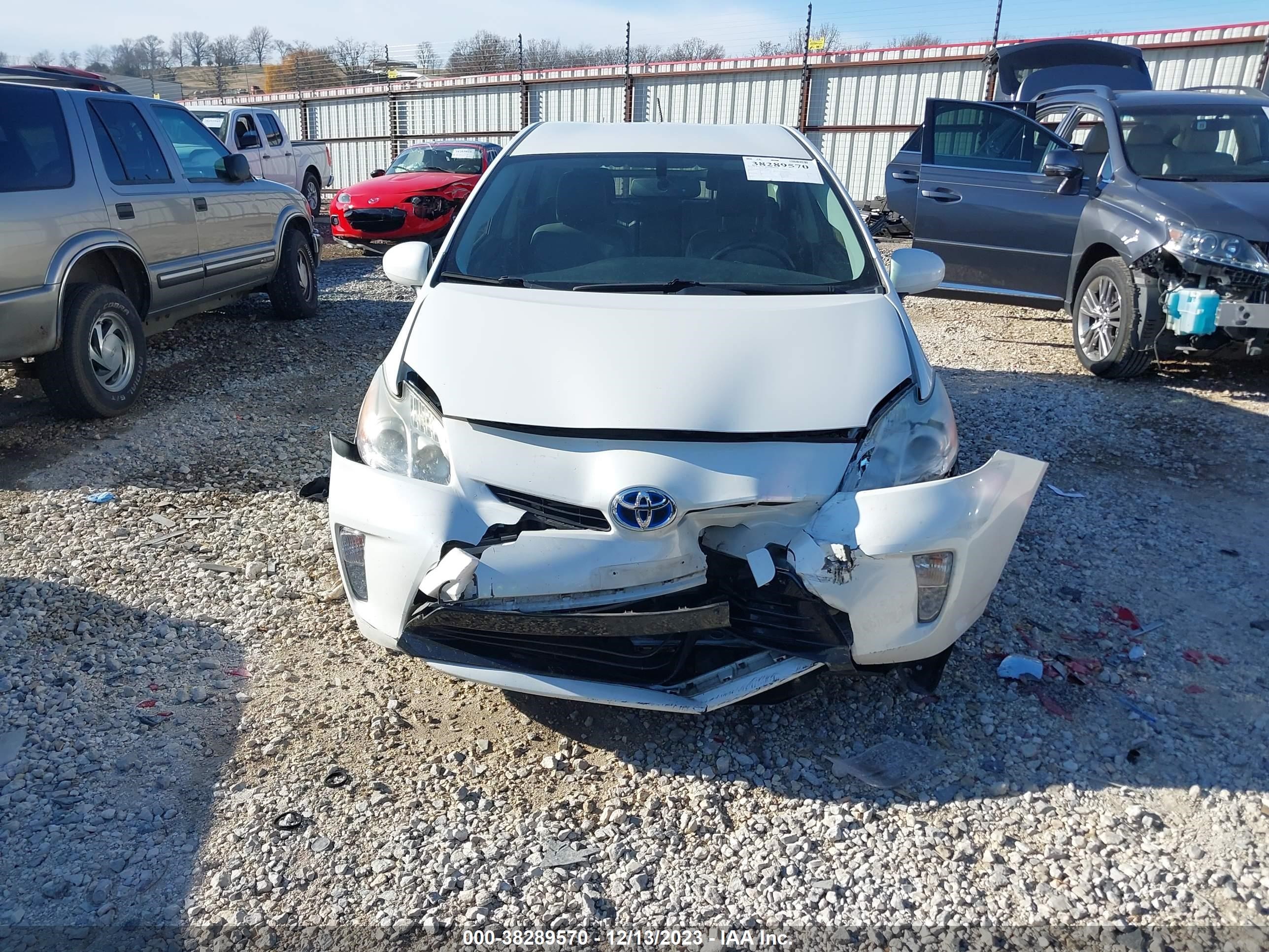 Photo 11 VIN: JTDKN3DU1D5575922 - TOYOTA PRIUS 