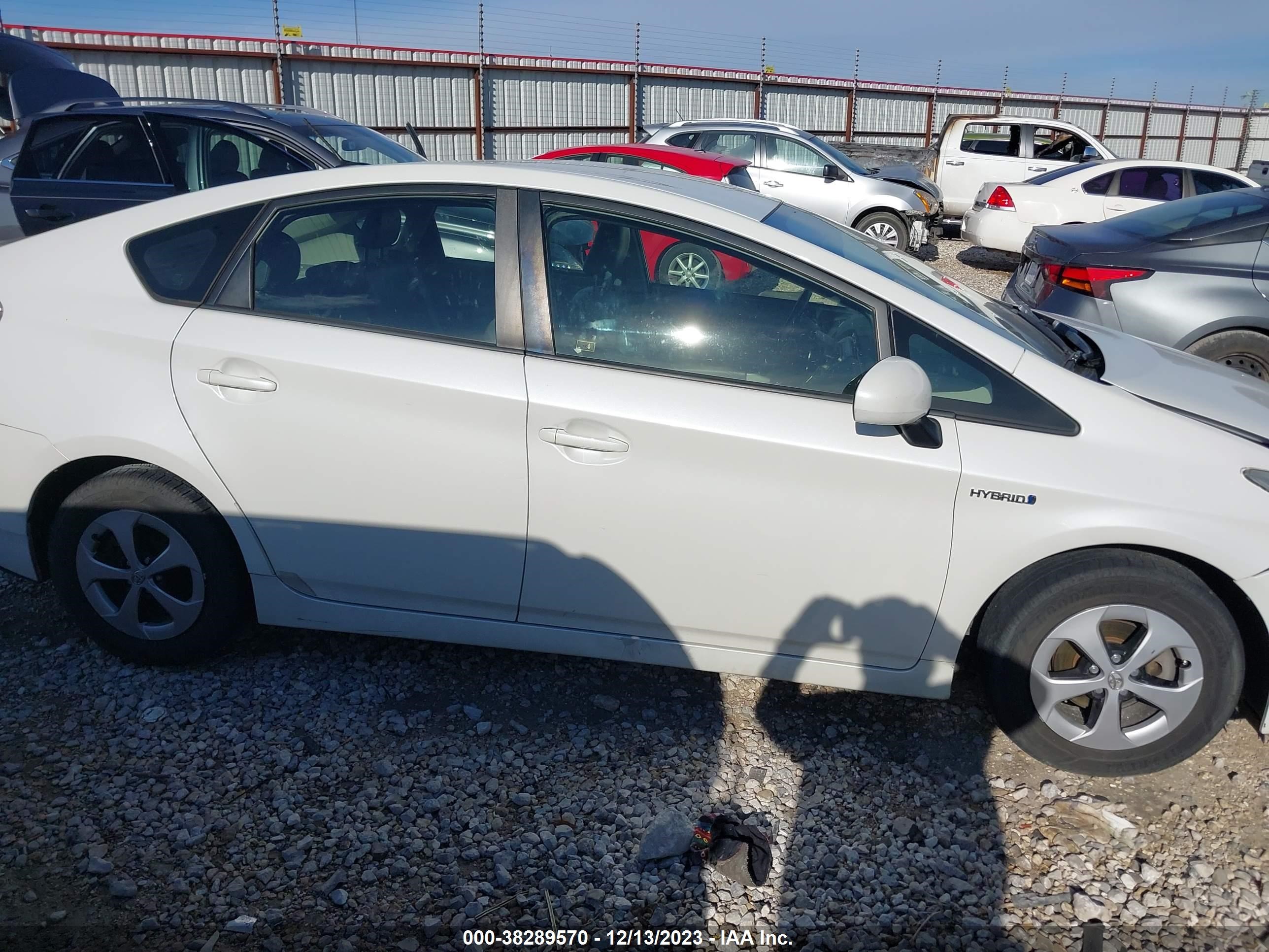 Photo 12 VIN: JTDKN3DU1D5575922 - TOYOTA PRIUS 