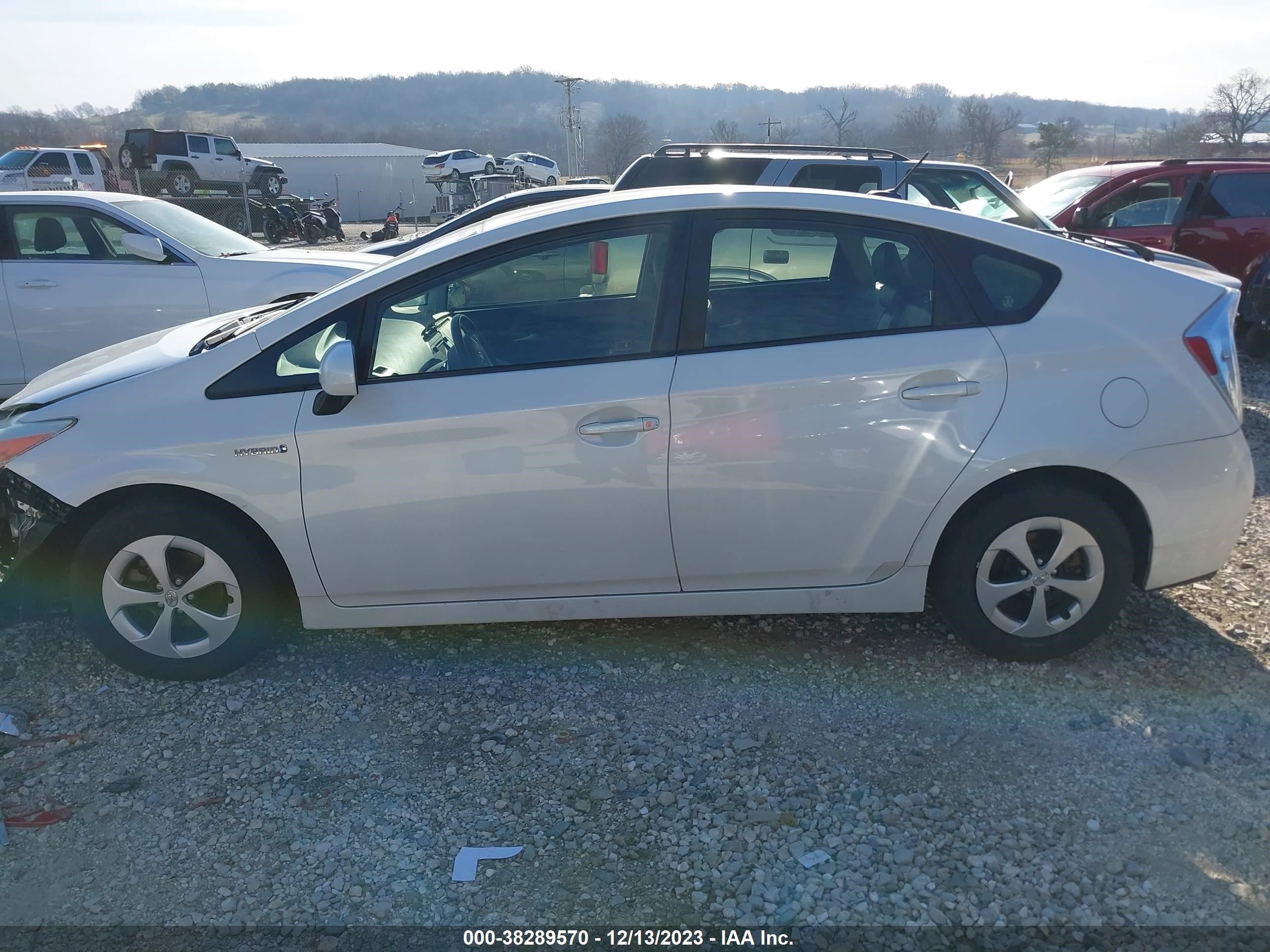 Photo 13 VIN: JTDKN3DU1D5575922 - TOYOTA PRIUS 