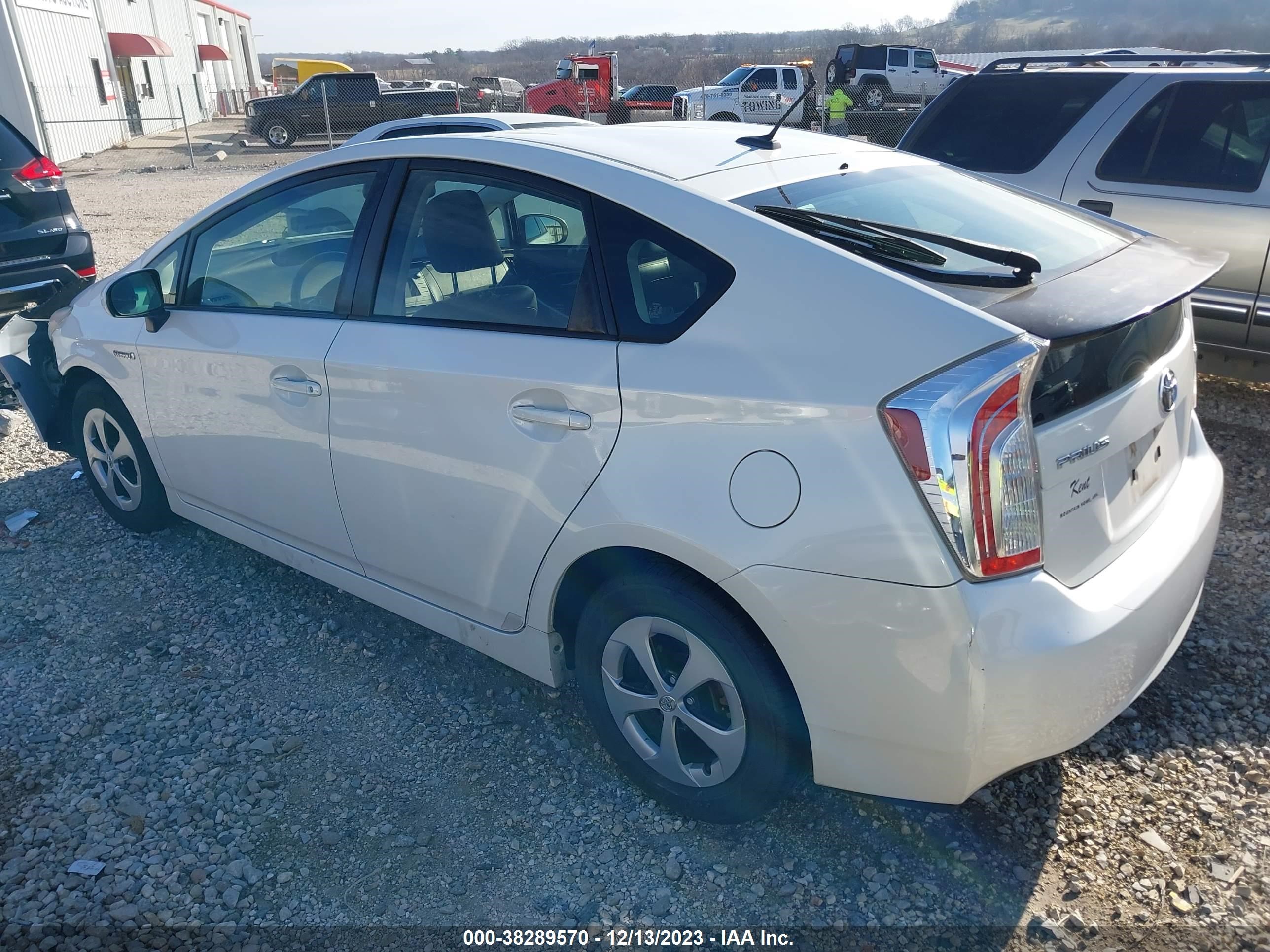 Photo 2 VIN: JTDKN3DU1D5575922 - TOYOTA PRIUS 