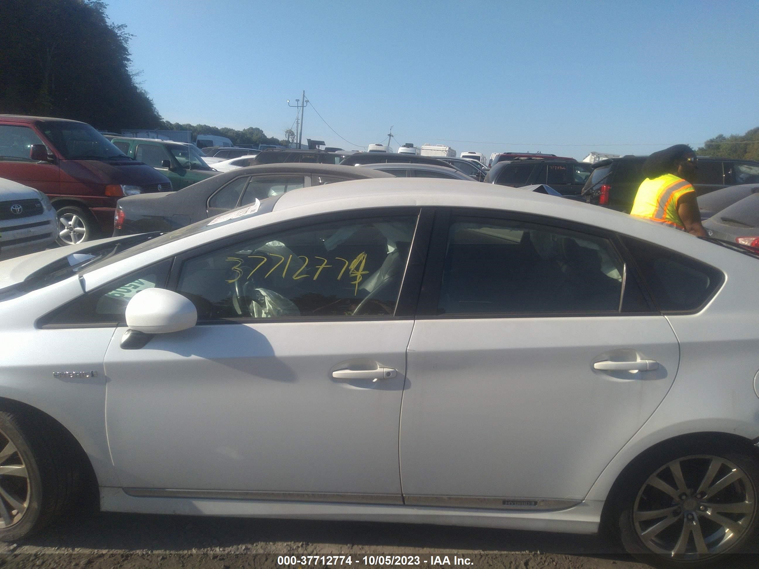 Photo 13 VIN: JTDKN3DU1E1779905 - TOYOTA PRIUS 