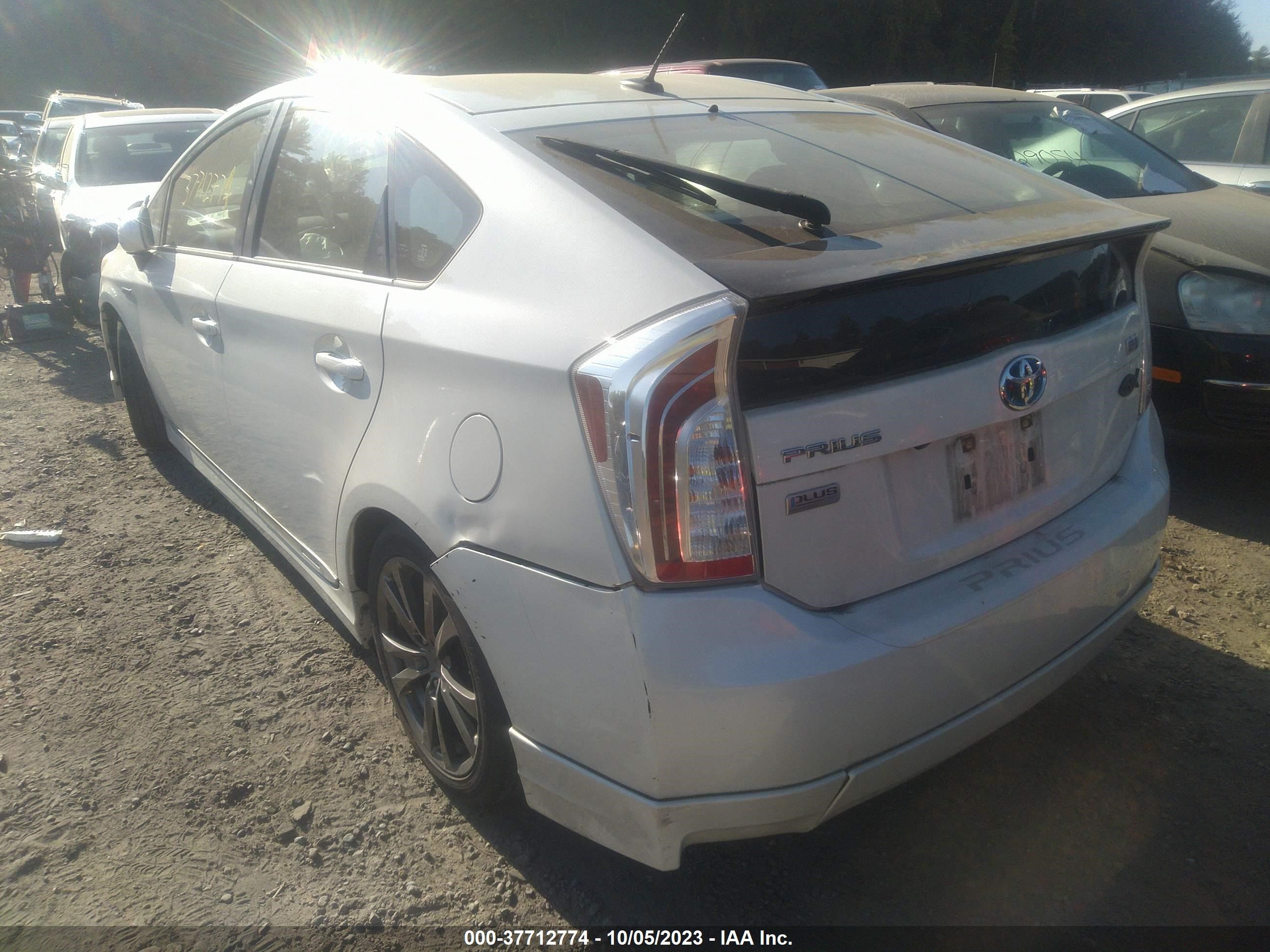 Photo 2 VIN: JTDKN3DU1E1779905 - TOYOTA PRIUS 