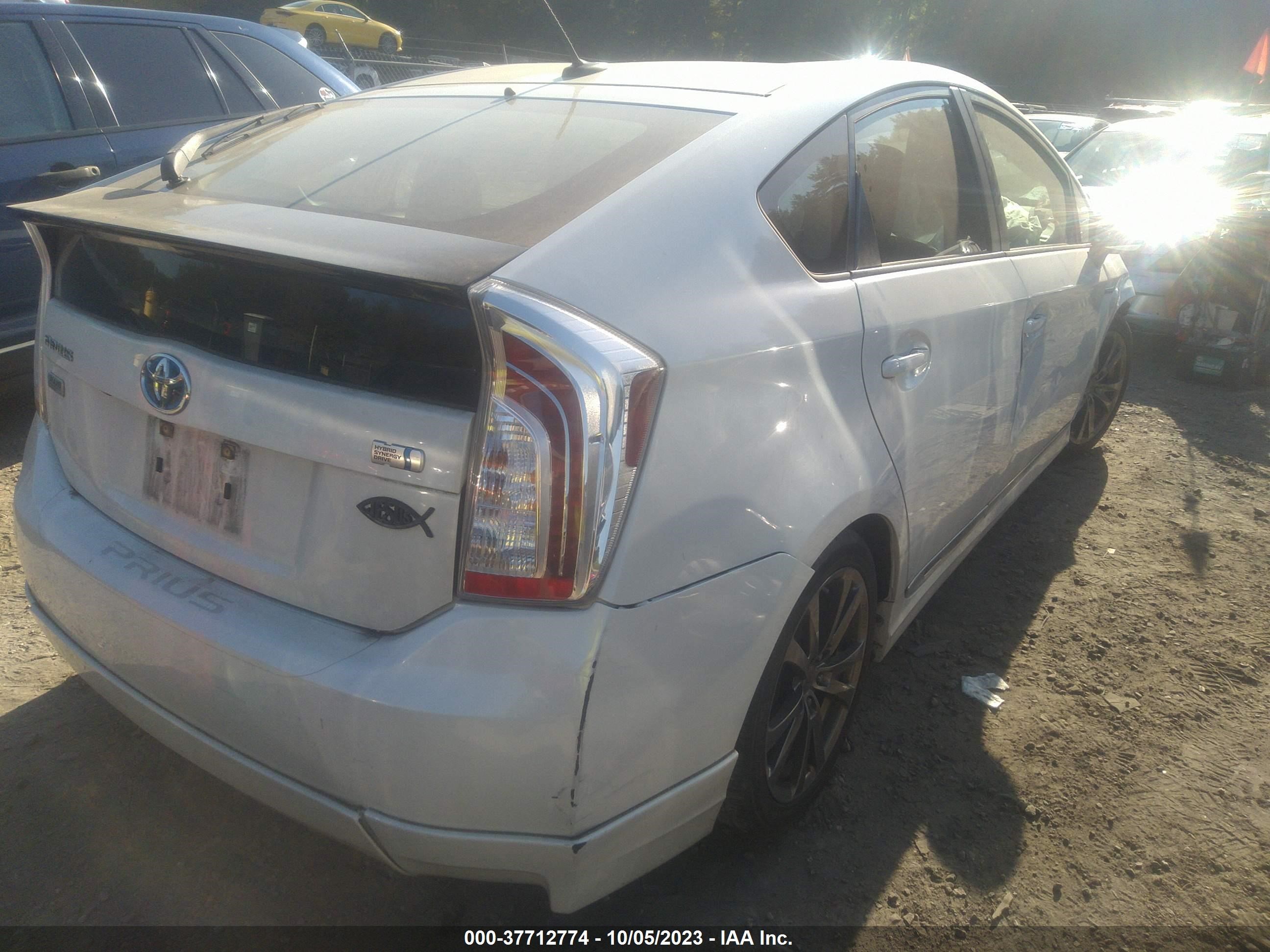 Photo 3 VIN: JTDKN3DU1E1779905 - TOYOTA PRIUS 