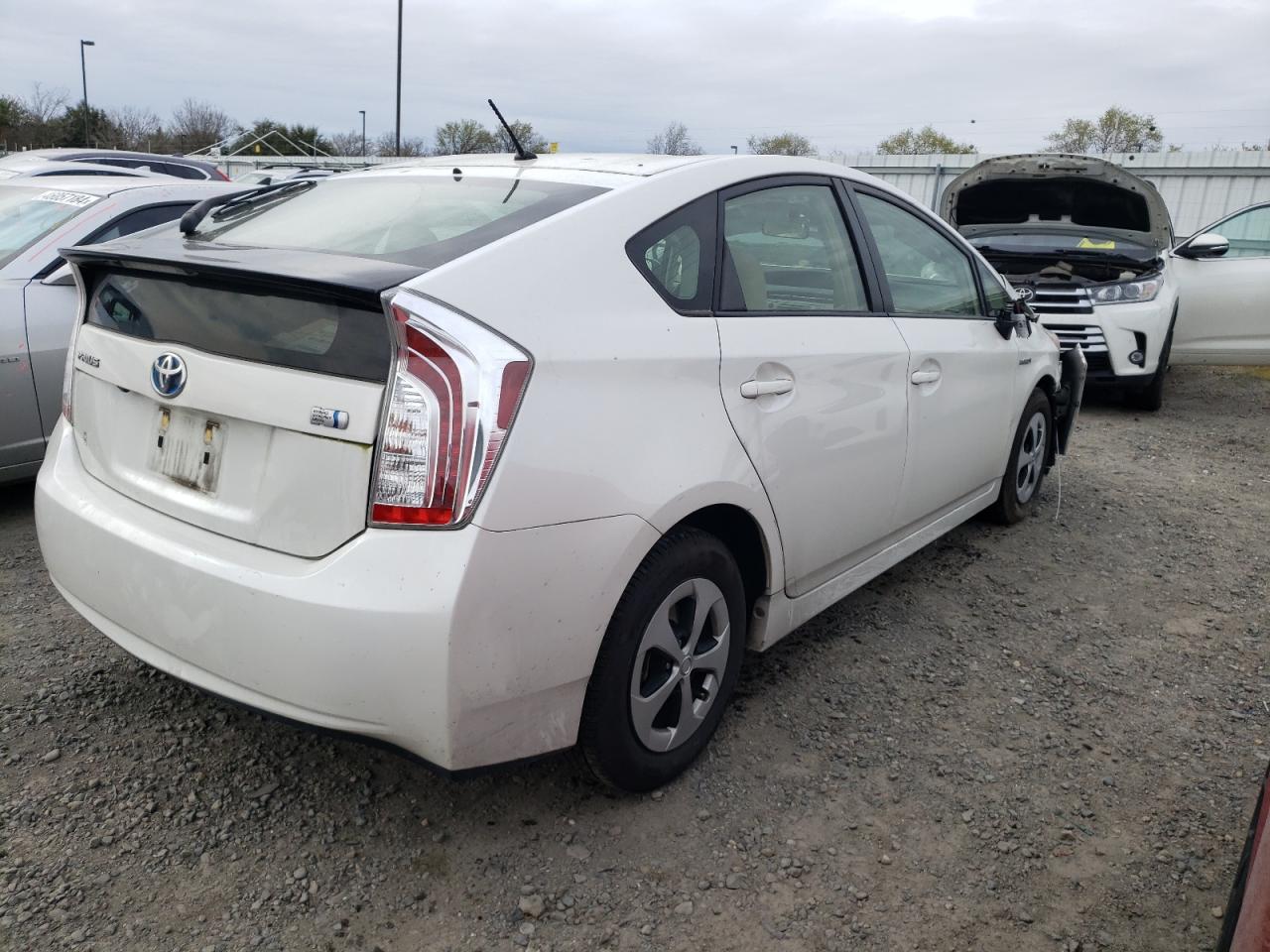 Photo 2 VIN: JTDKN3DU1F0399468 - TOYOTA PRIUS 