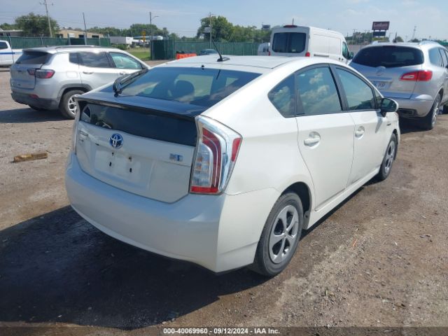 Photo 3 VIN: JTDKN3DU1F0417581 - TOYOTA PRIUS 