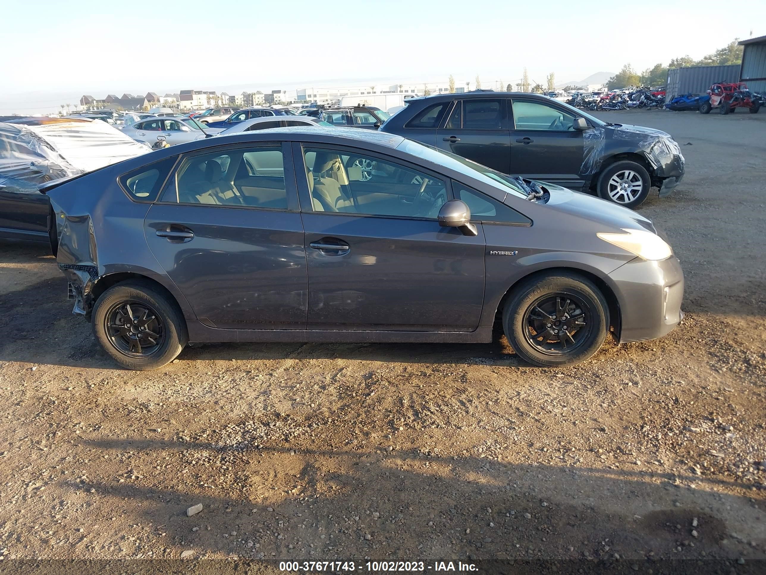 Photo 13 VIN: JTDKN3DU2C5505375 - TOYOTA PRIUS 