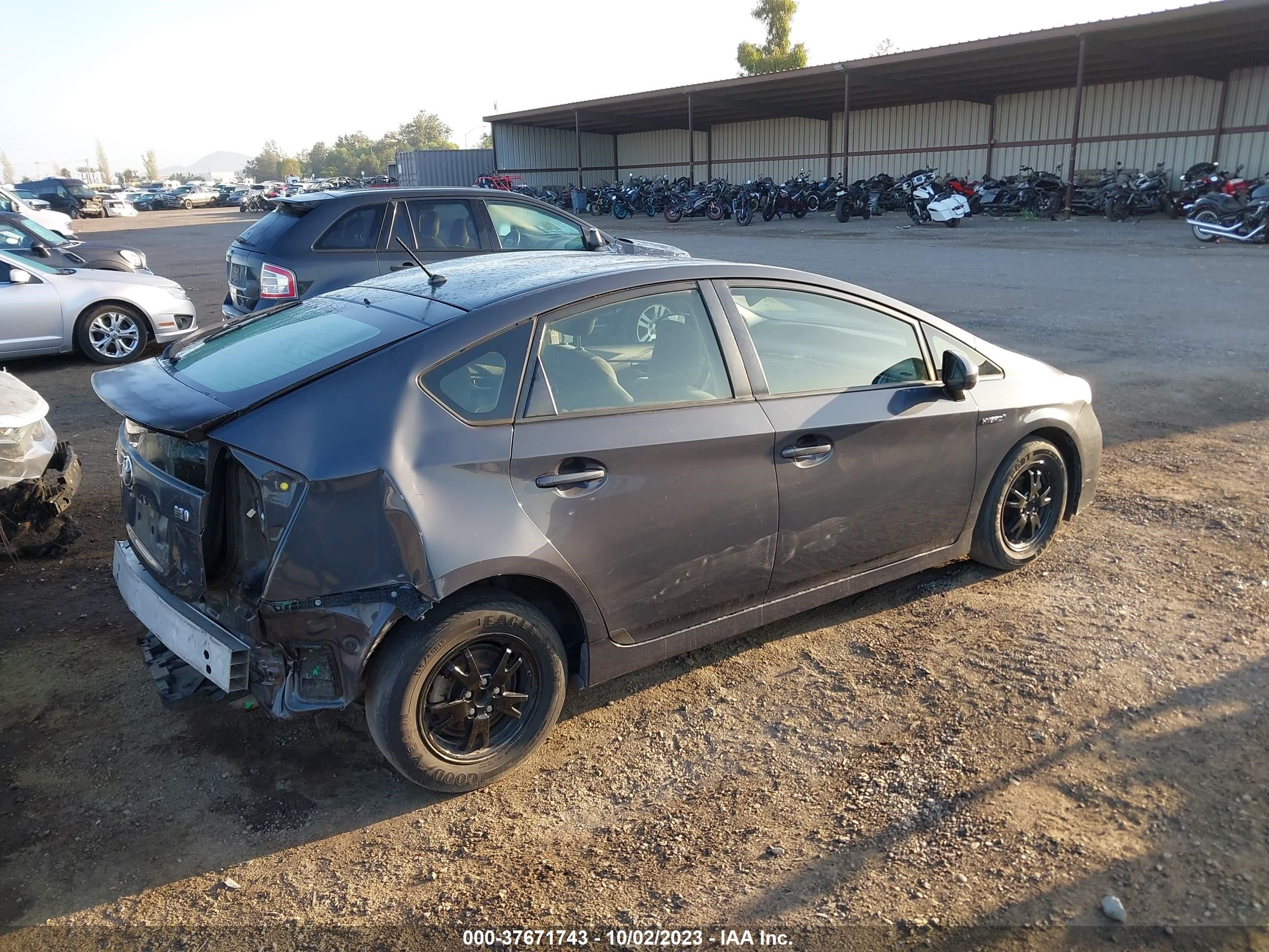 Photo 3 VIN: JTDKN3DU2C5505375 - TOYOTA PRIUS 