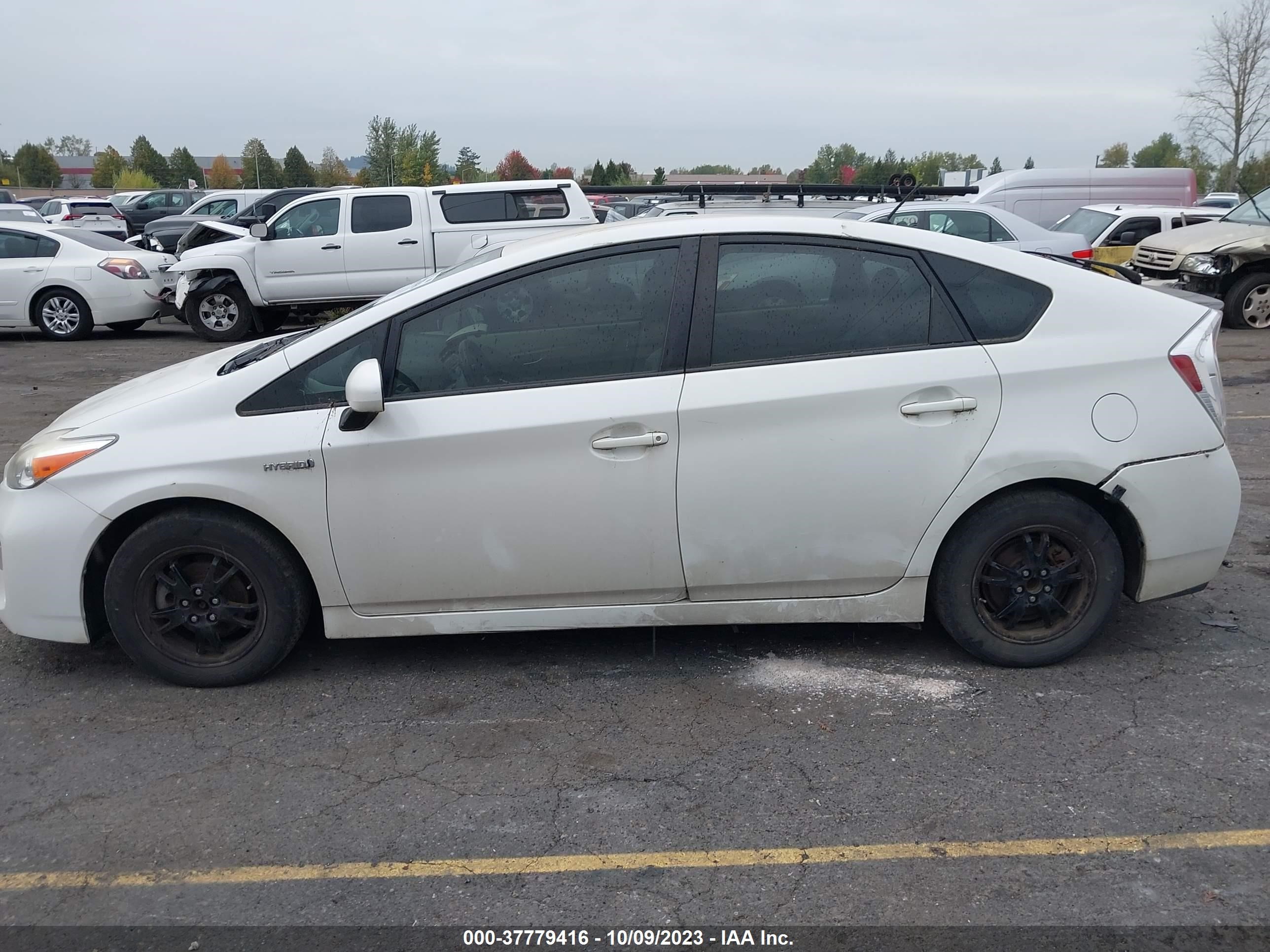 Photo 13 VIN: JTDKN3DU2E0367823 - TOYOTA PRIUS 