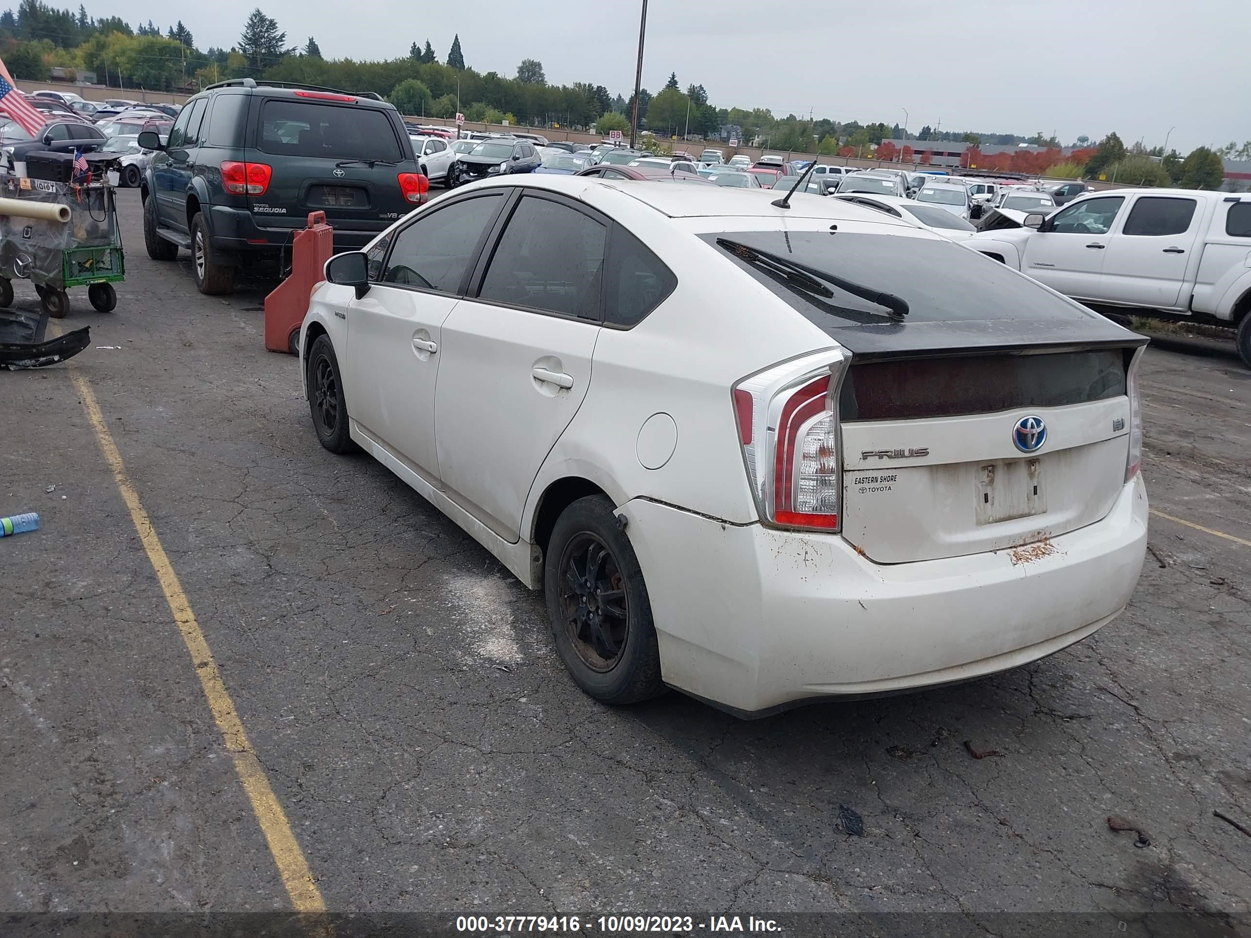 Photo 2 VIN: JTDKN3DU2E0367823 - TOYOTA PRIUS 