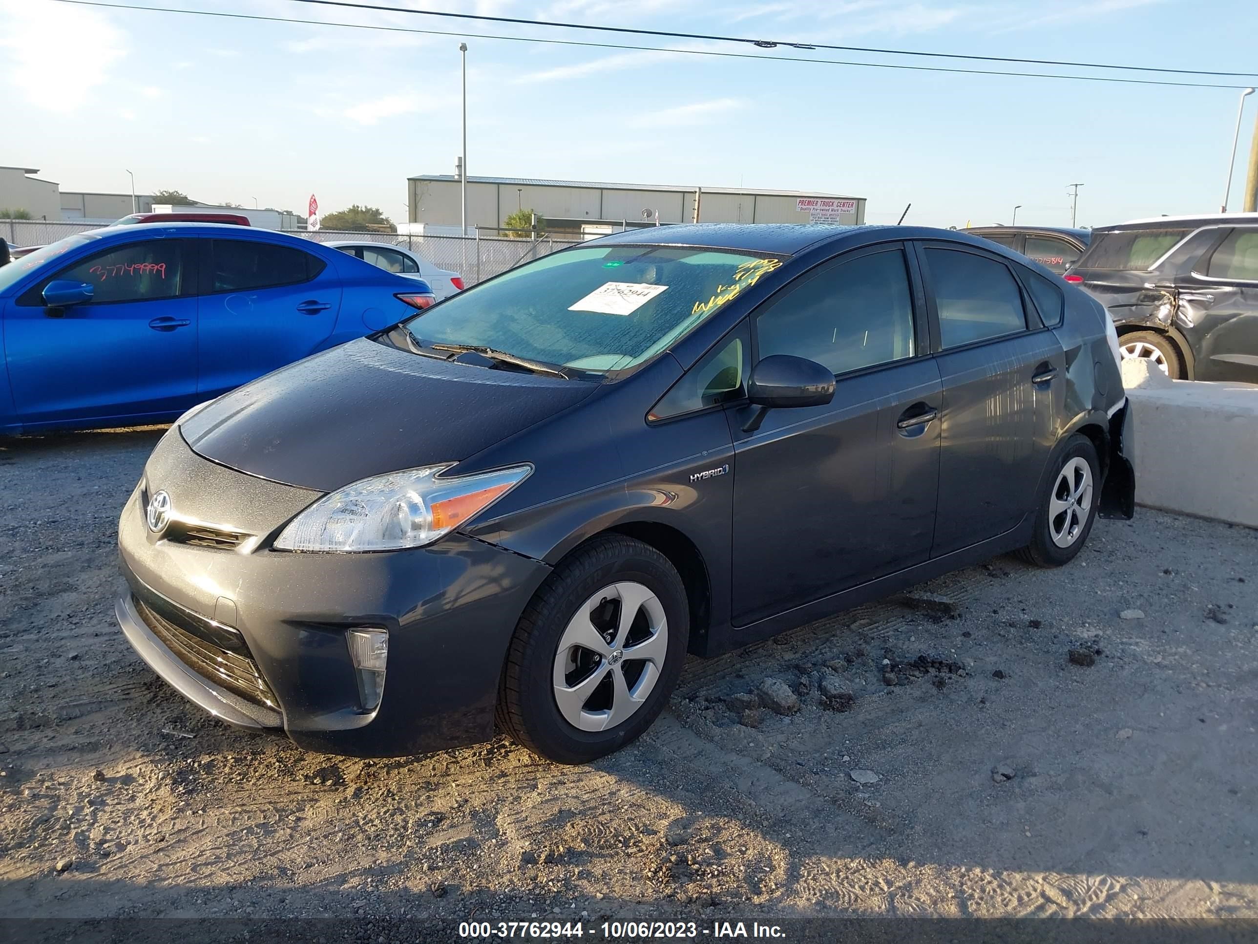 Photo 1 VIN: JTDKN3DU2F1977555 - TOYOTA PRIUS 